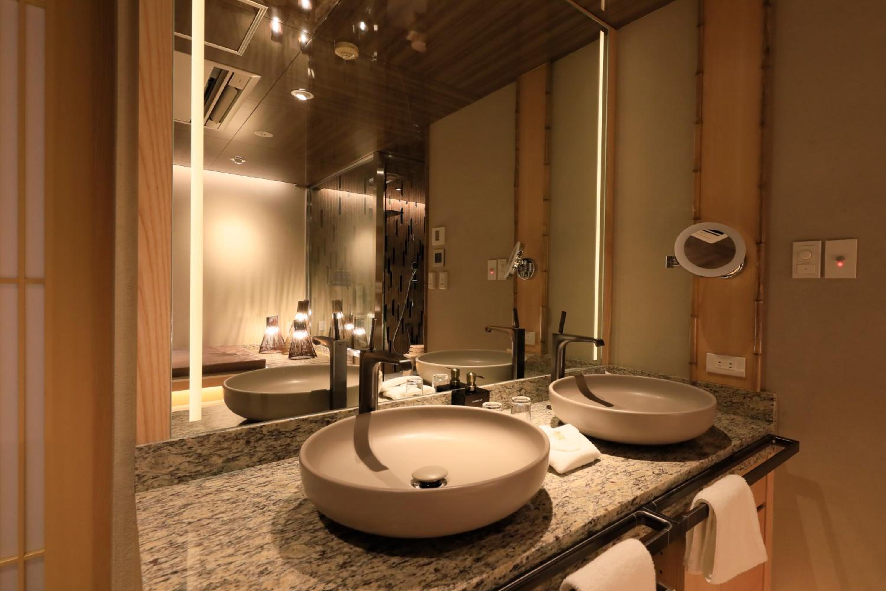 Spa Suite Room - Photo 8