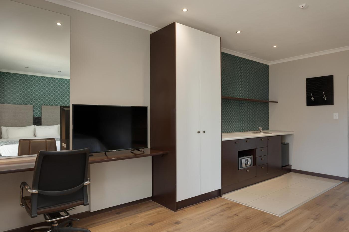 Guest Room, 1 King