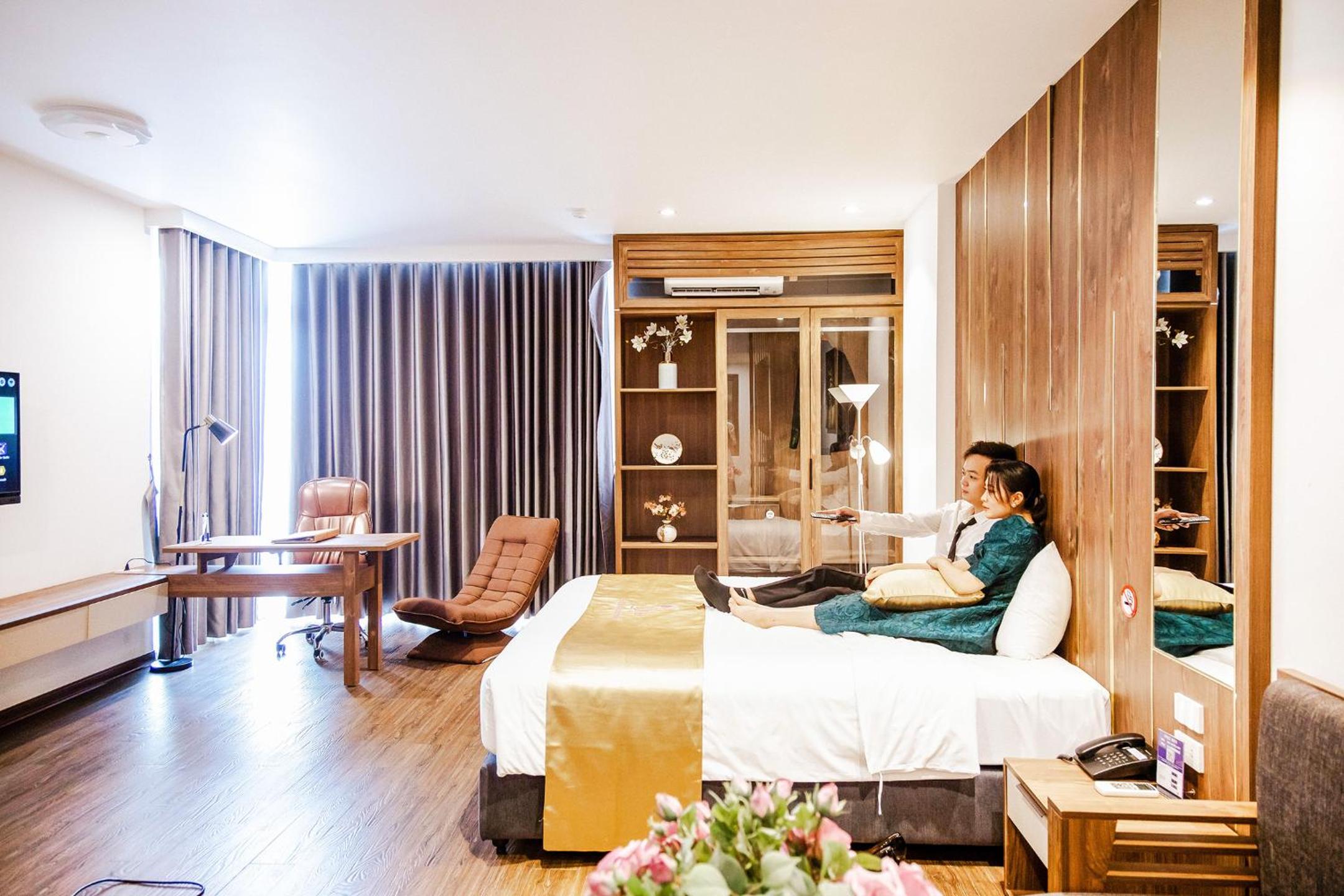 Suite with City View - Photo 4
