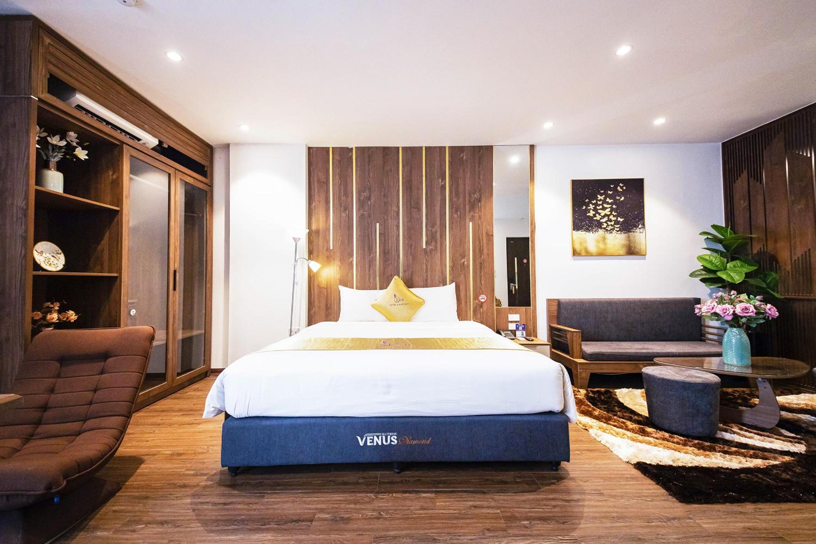 Suite with City View - Photo 6