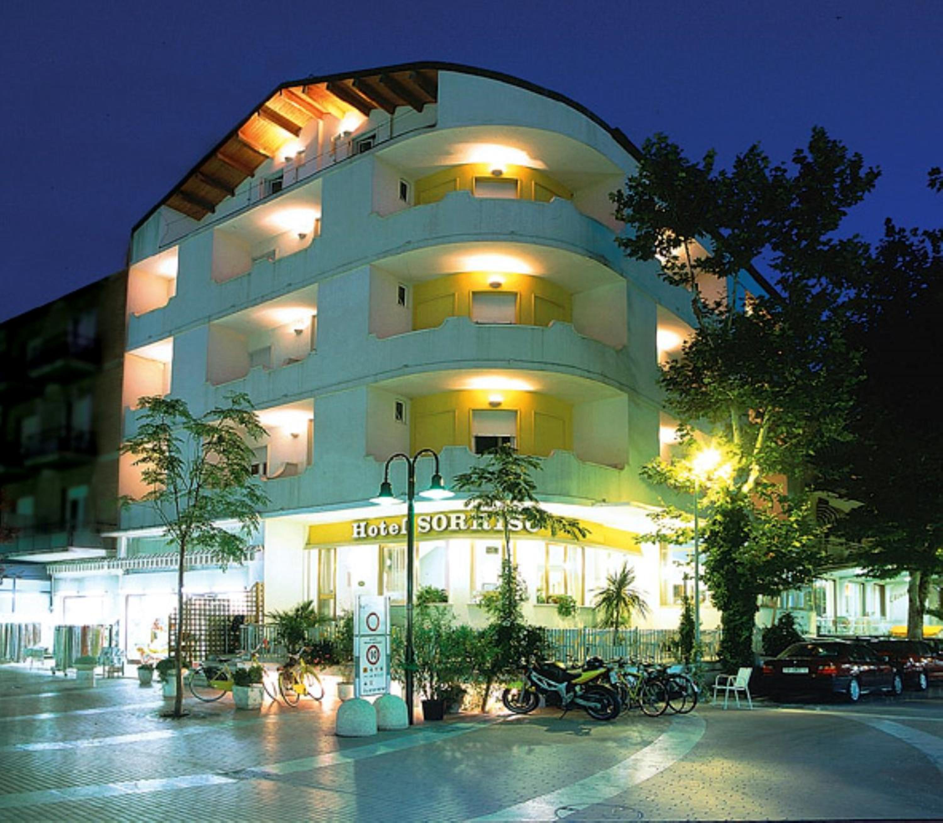 Standard Double or Twin Room - Photo 9
