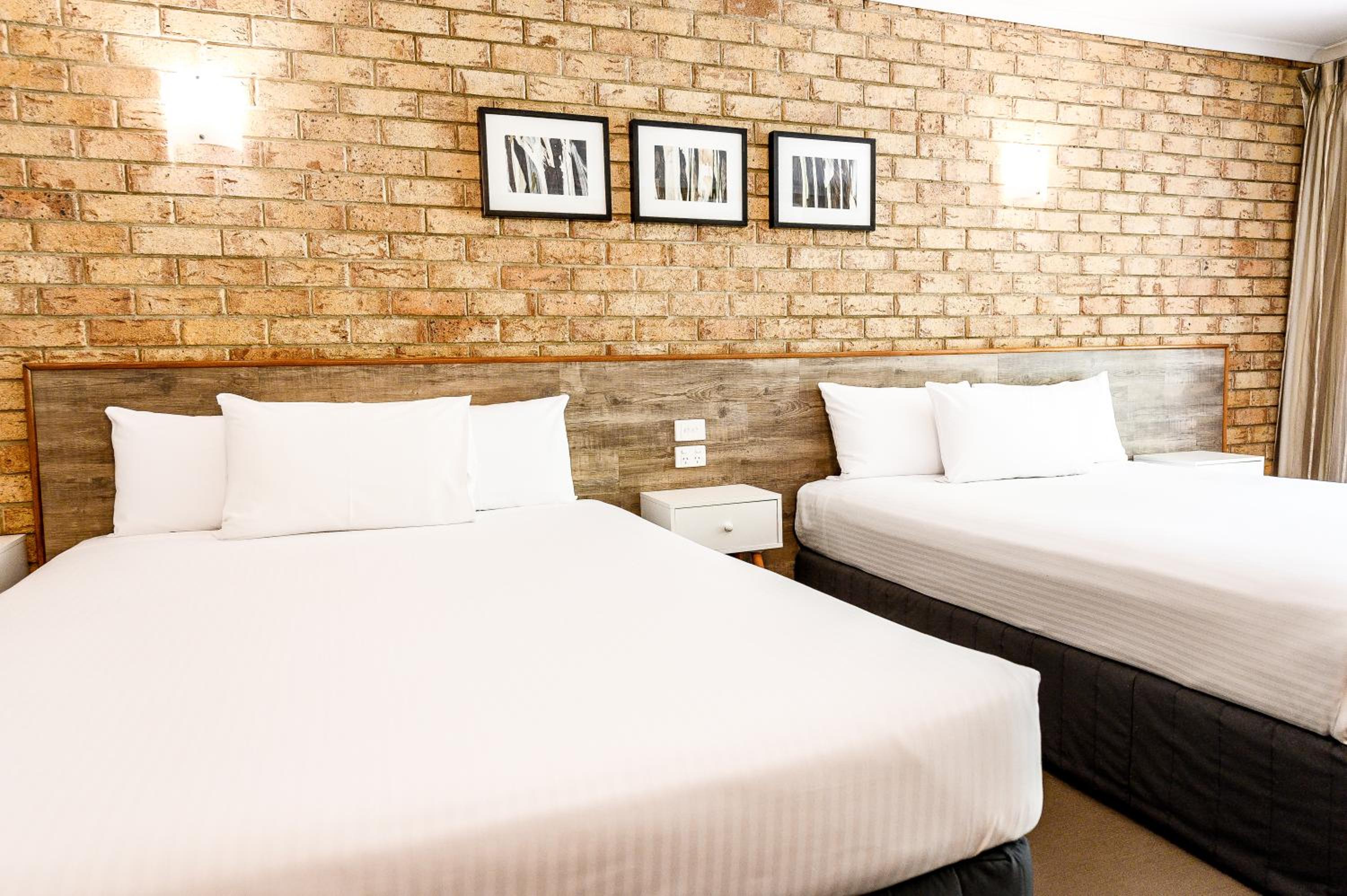 Twin Room - Photo 10