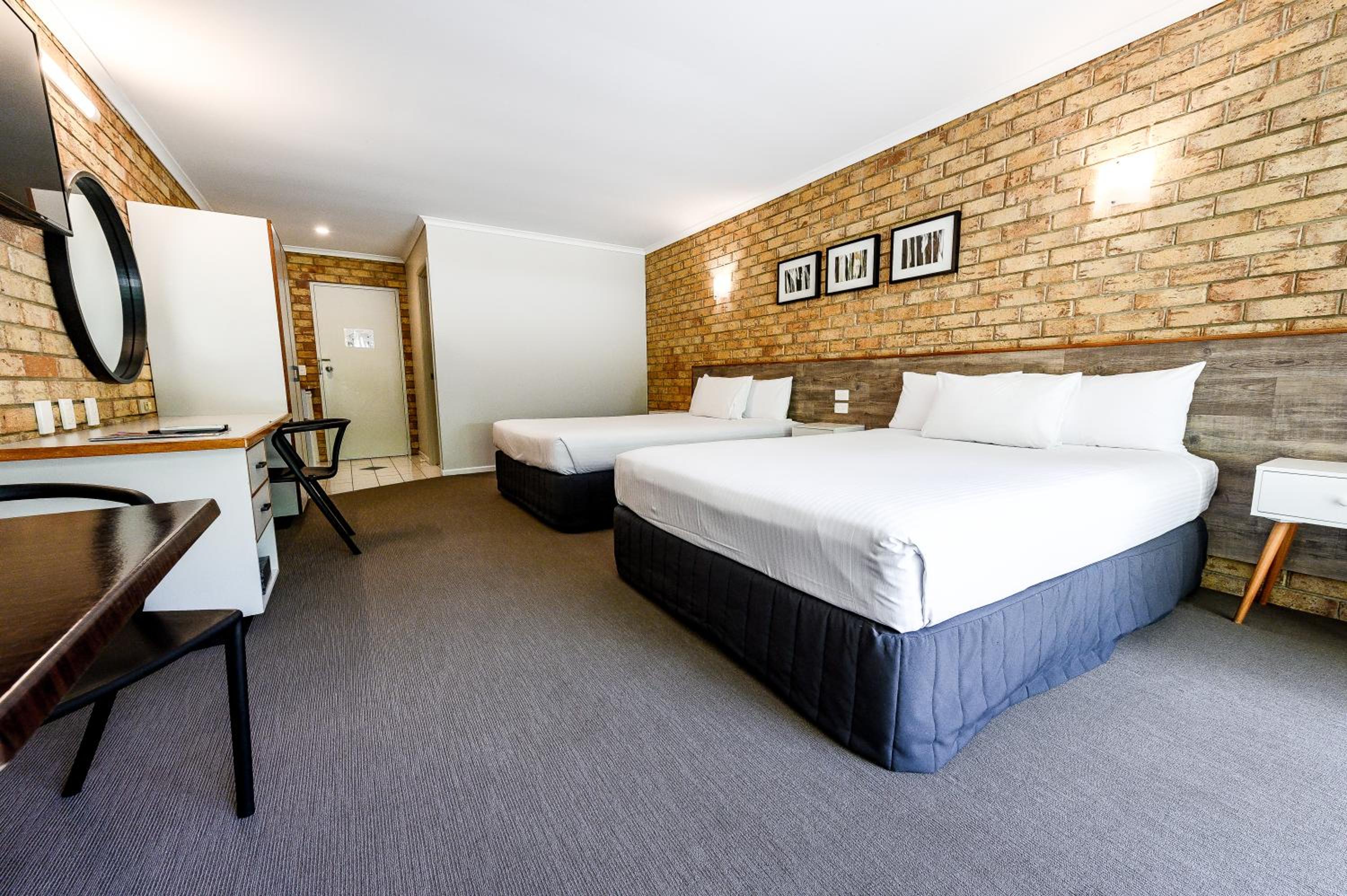 Twin Room - Photo 2
