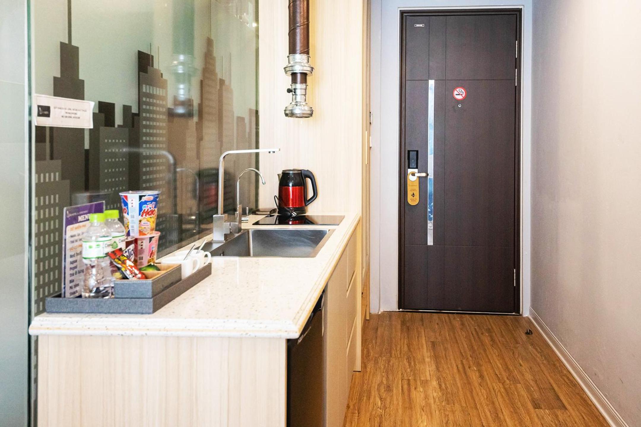 Double Room with Lake View - Photo 9
