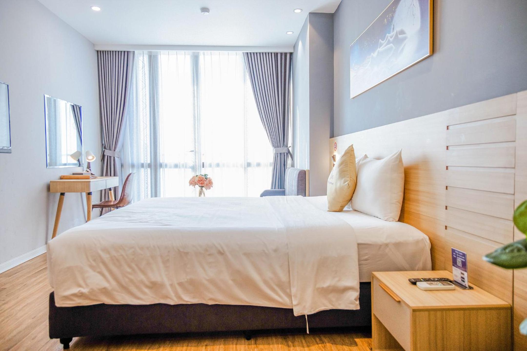 Double Room with Lake View - Photo 5