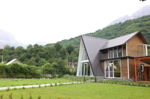 Three-Bedroom Villa photo 2