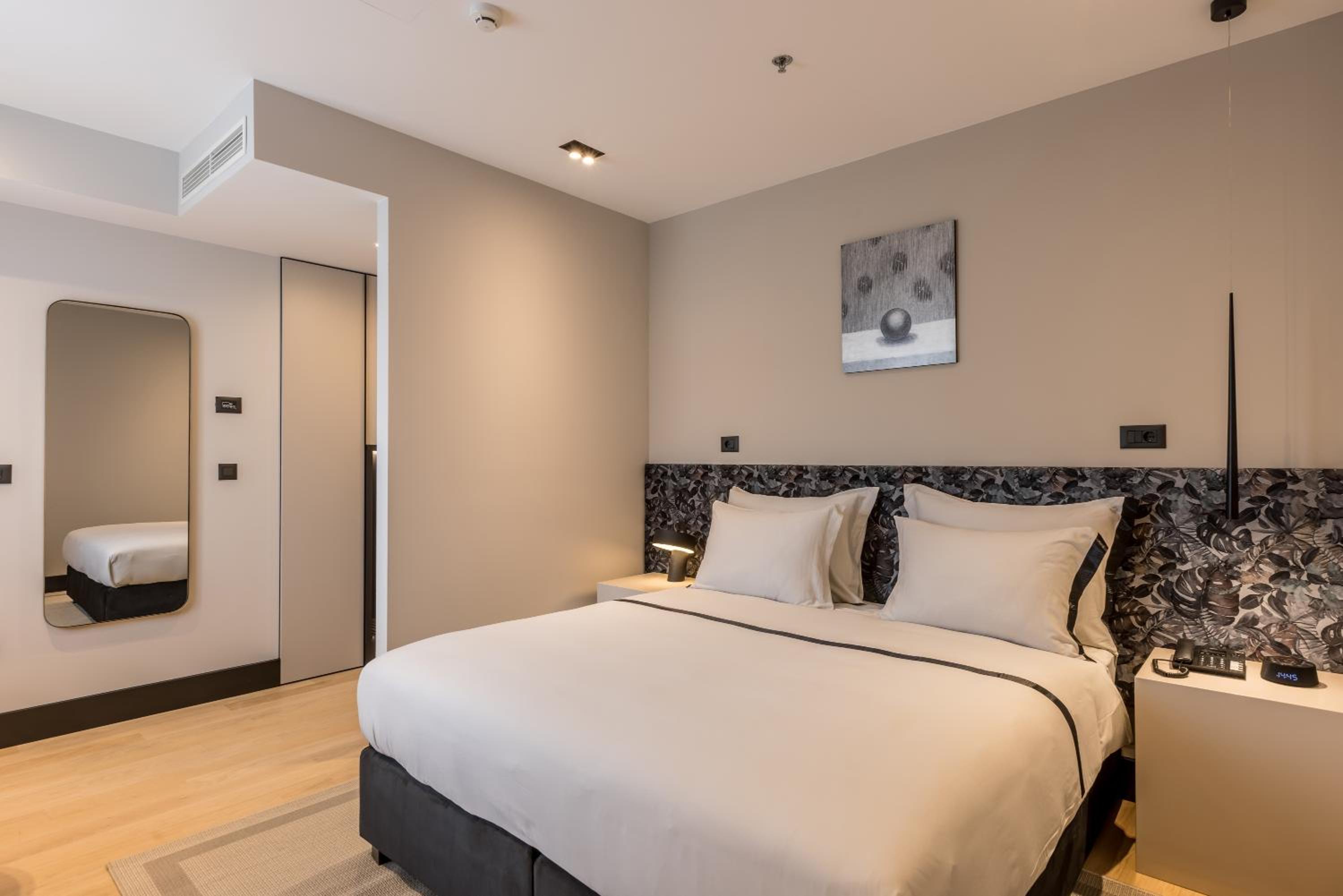Superior King Room - Photo 5