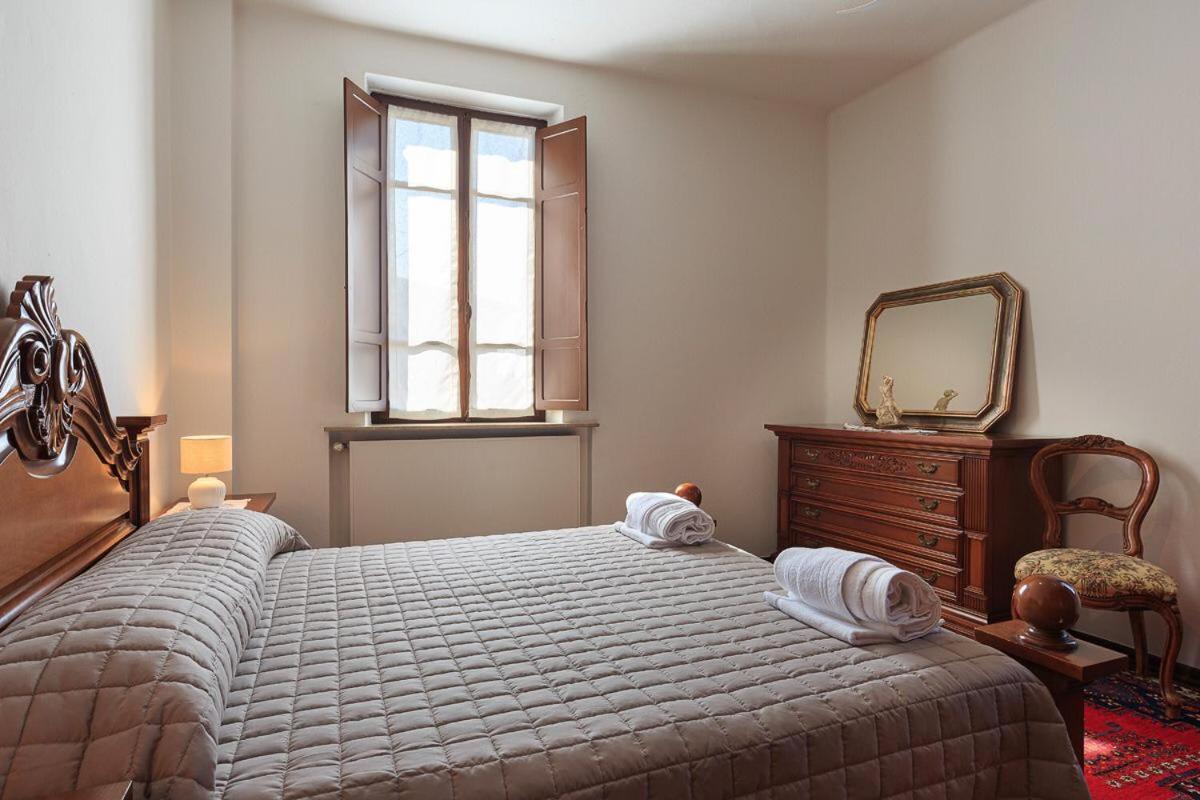 Standard Double Room with Shared Bathroom