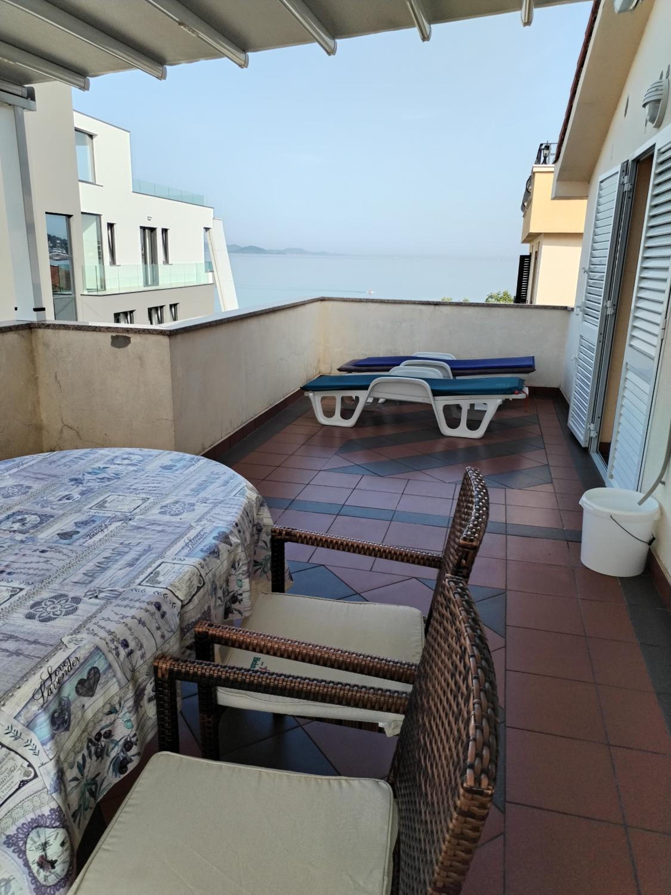 Apartment with Sea View - Photo 8