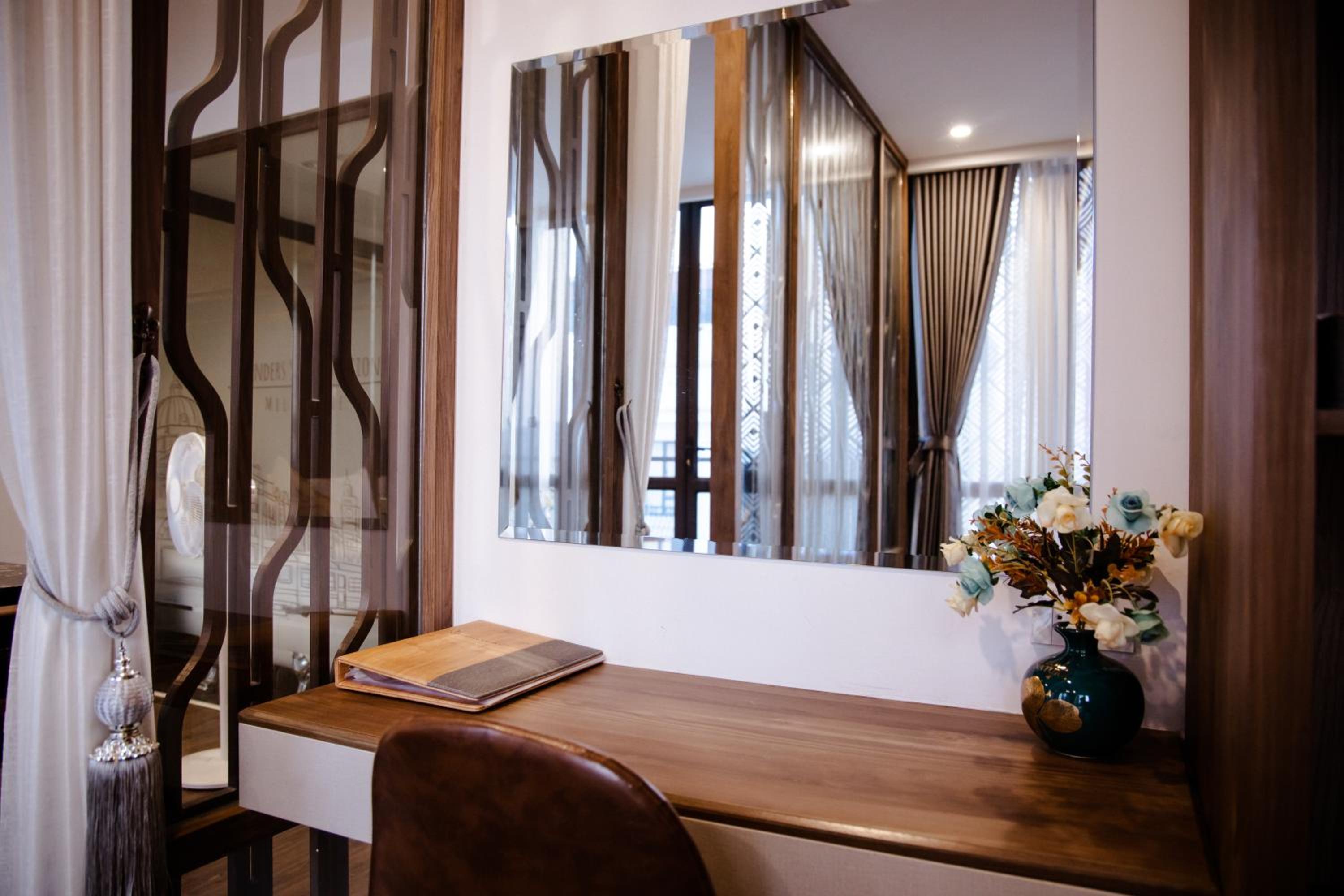 Suite with Lake View - Photo 8