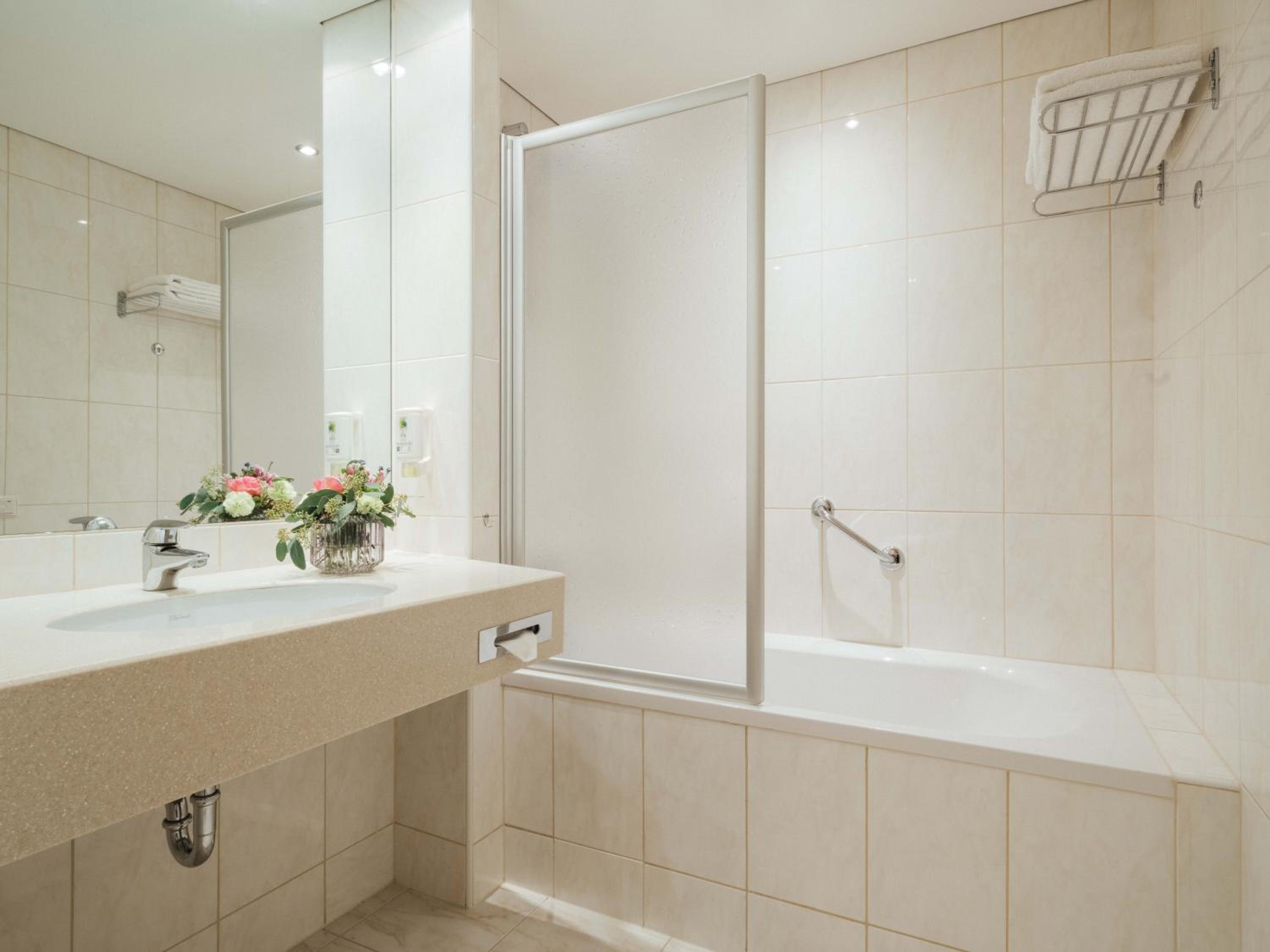 Deluxe Double Room with Balcony - Photo 5