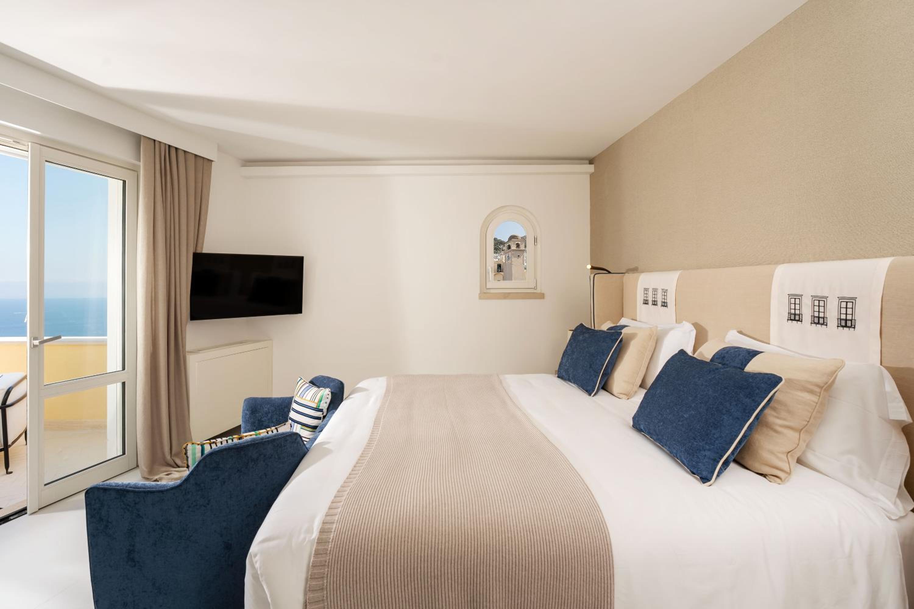 Deluxe Suite with Spa Bath