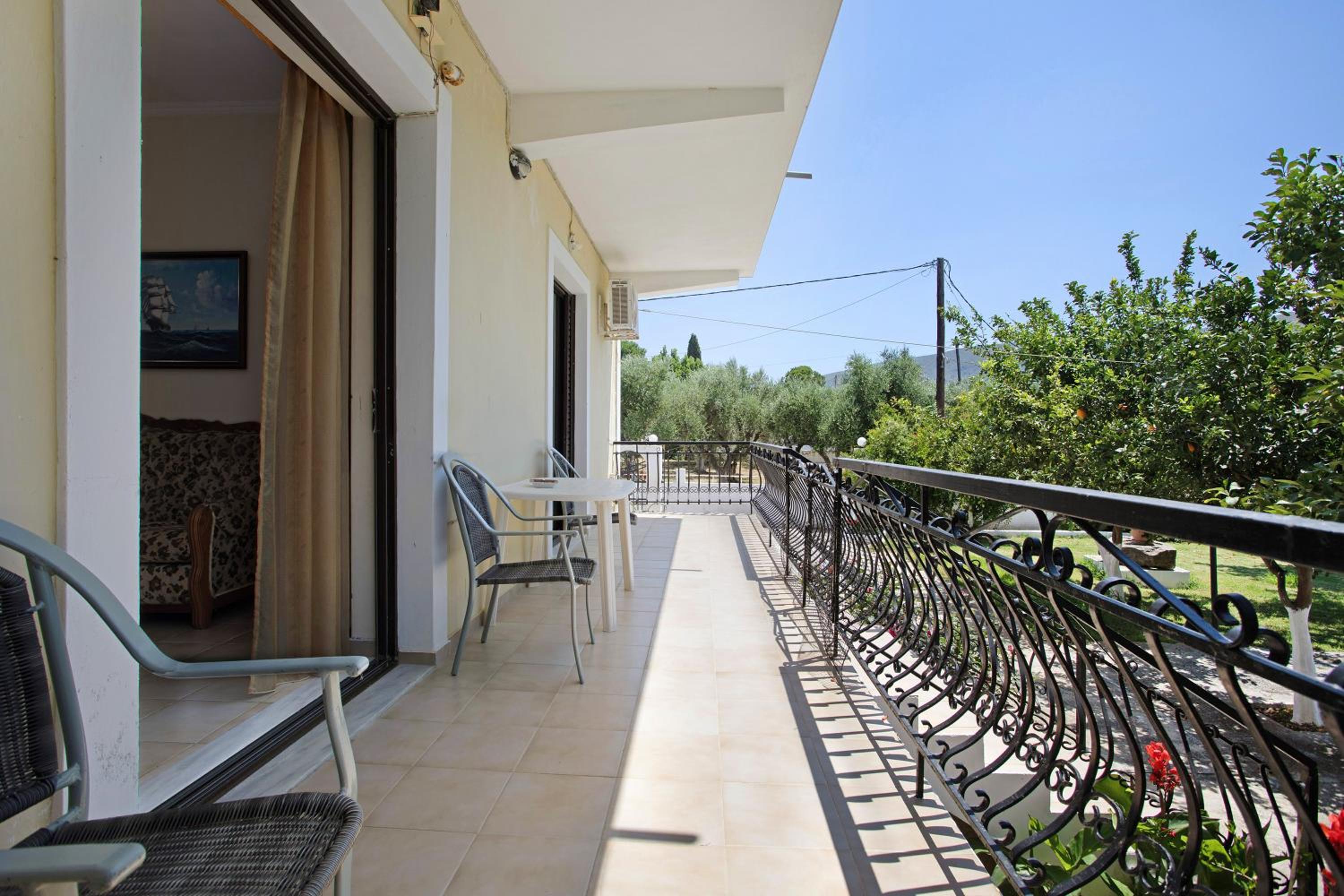 Three-Bedroom Premium Apartment with Balcony photo 2
