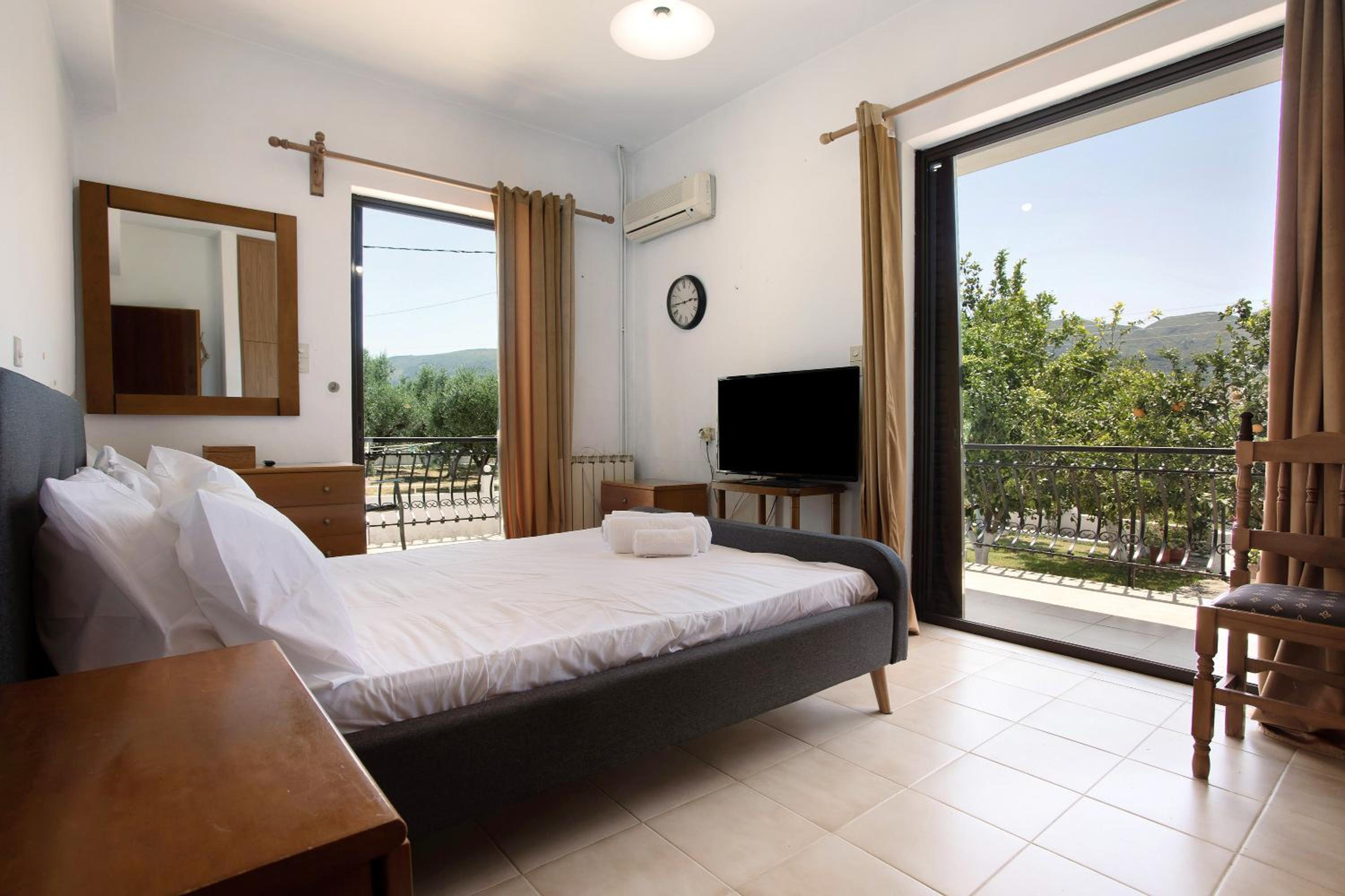 Three-Bedroom Premium Apartment with Balcony photo 1