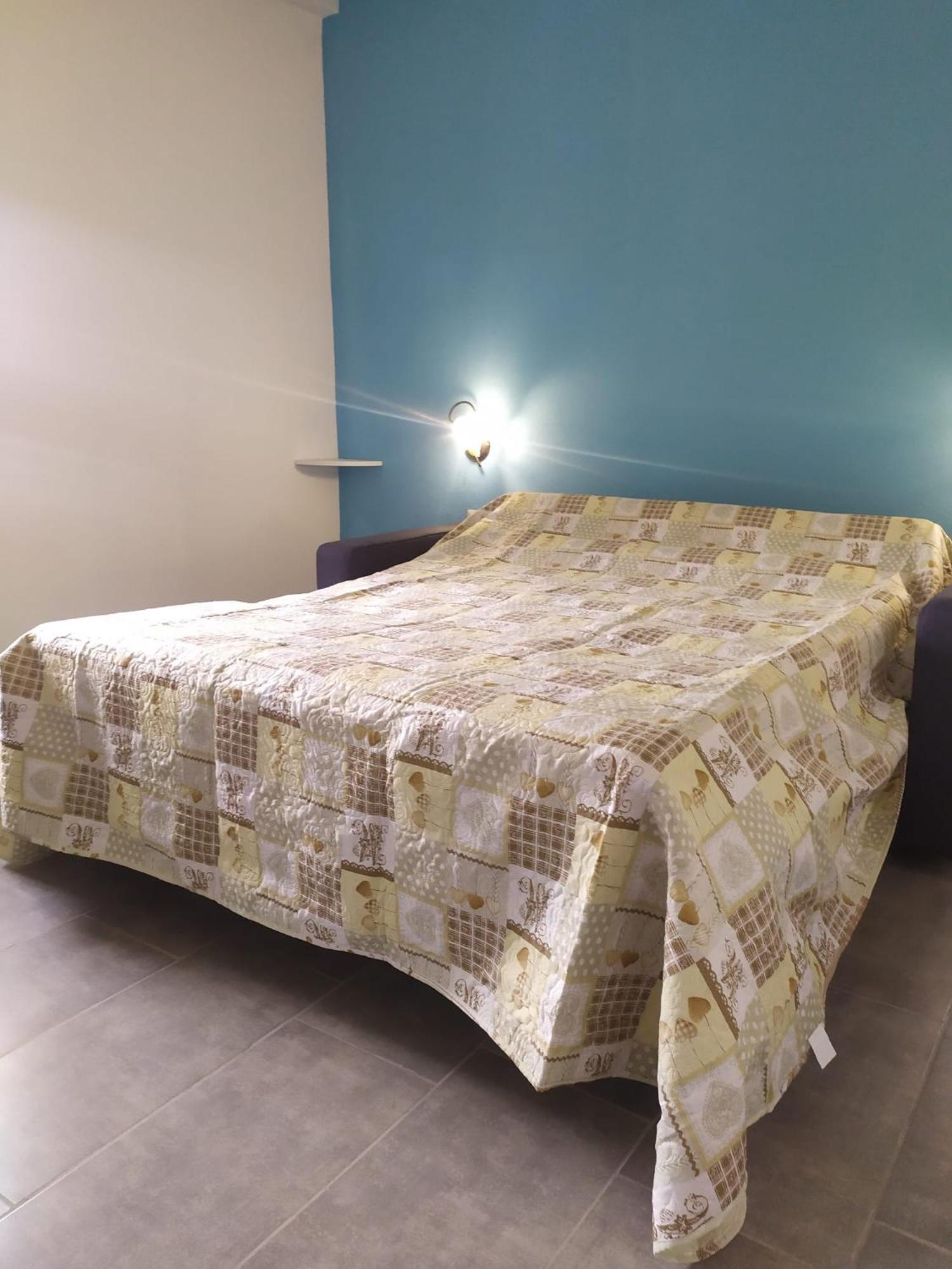 One-Bedroom Apartment photo 1