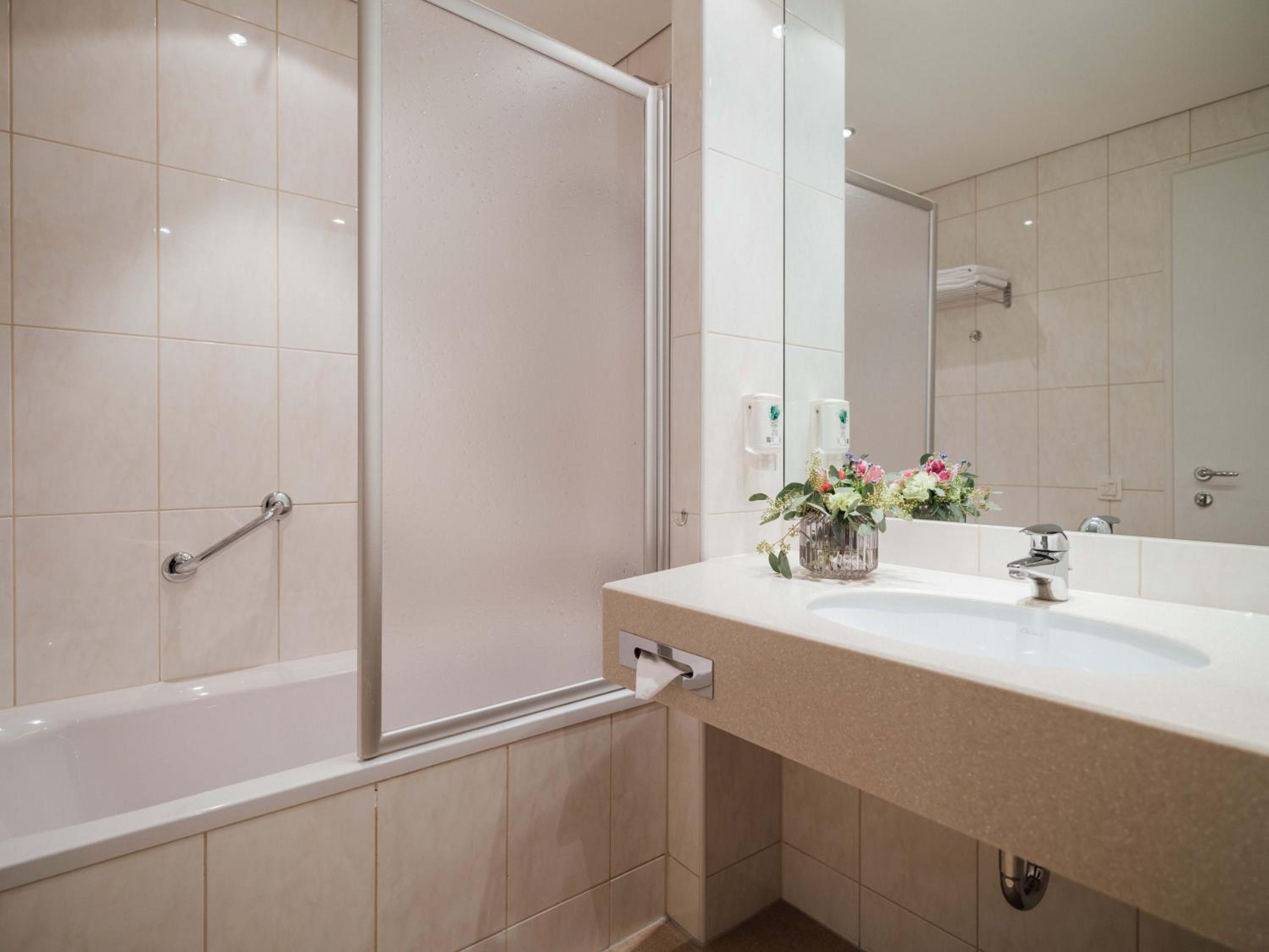 Deluxe Double Room with Balcony - Photo 2