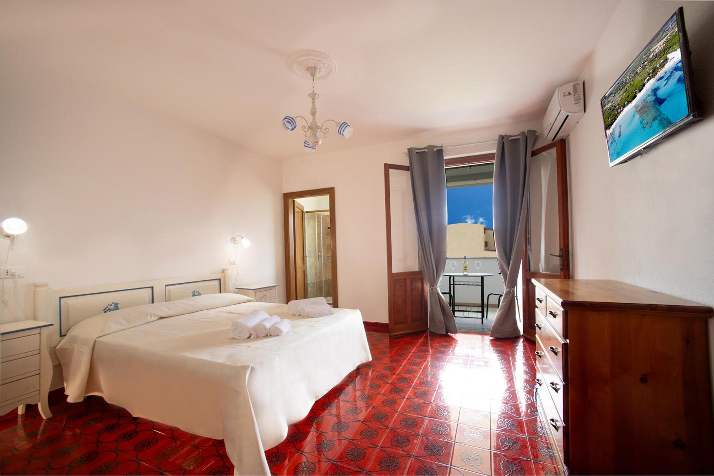 Deluxe Double Room with Balcony photo 1
