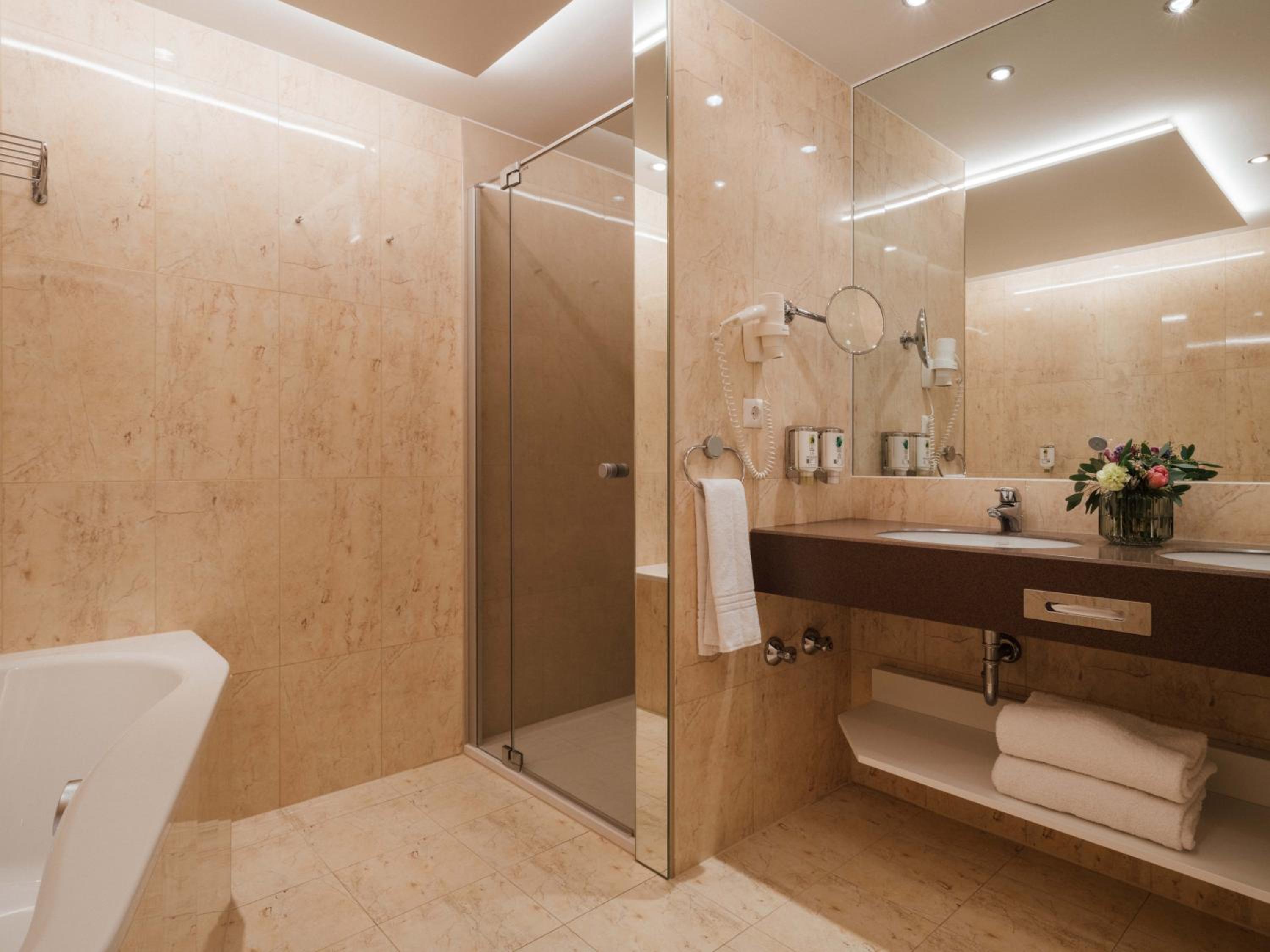 Suite - Photo 6