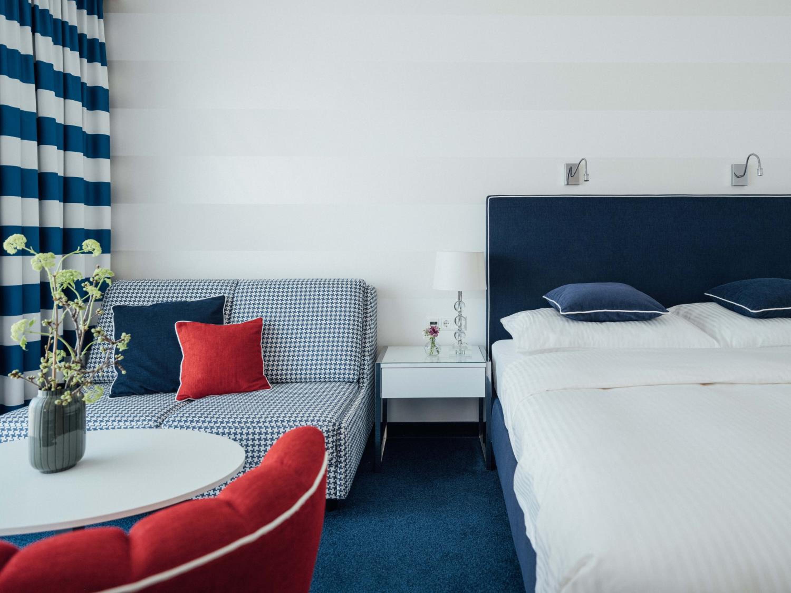 Deluxe Double Room with Balcony and Lake View - Photo 2