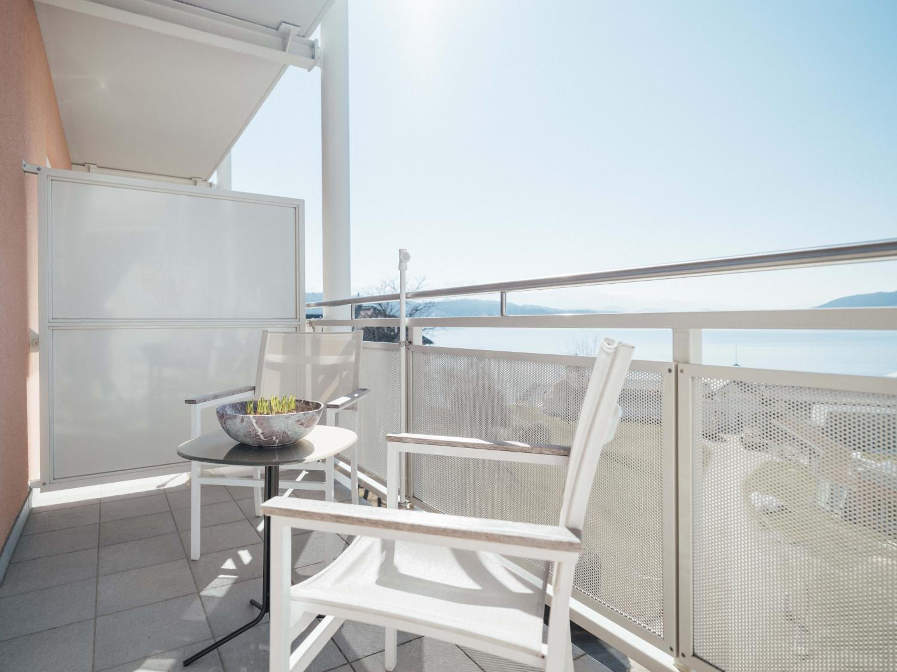 Deluxe Double Room with Balcony and Lake View - Photo 3