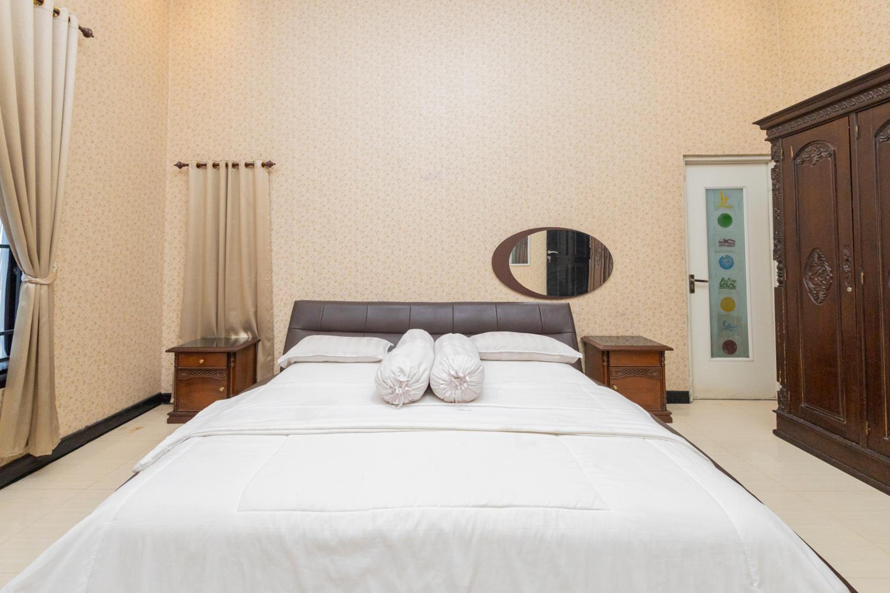 Deluxe Double Room - Photo 12