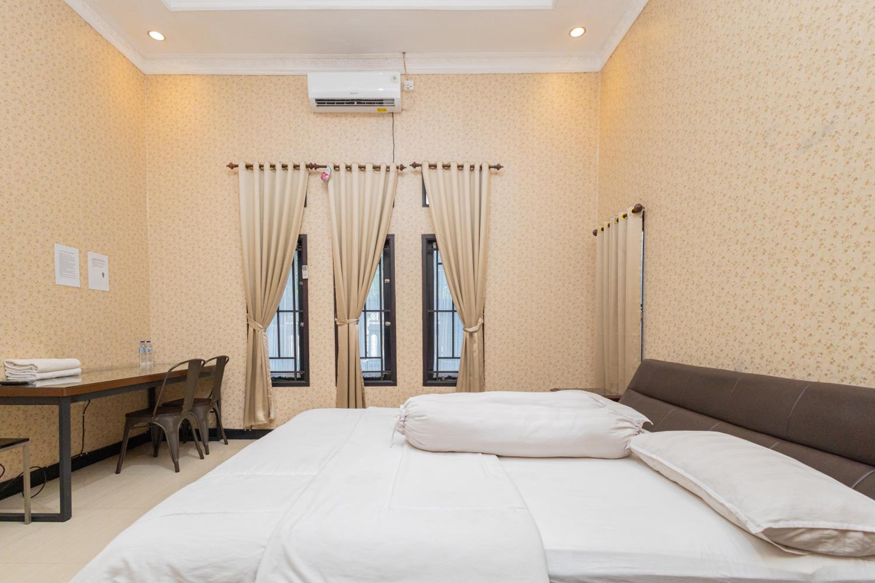 Deluxe Double Room - Photo 13