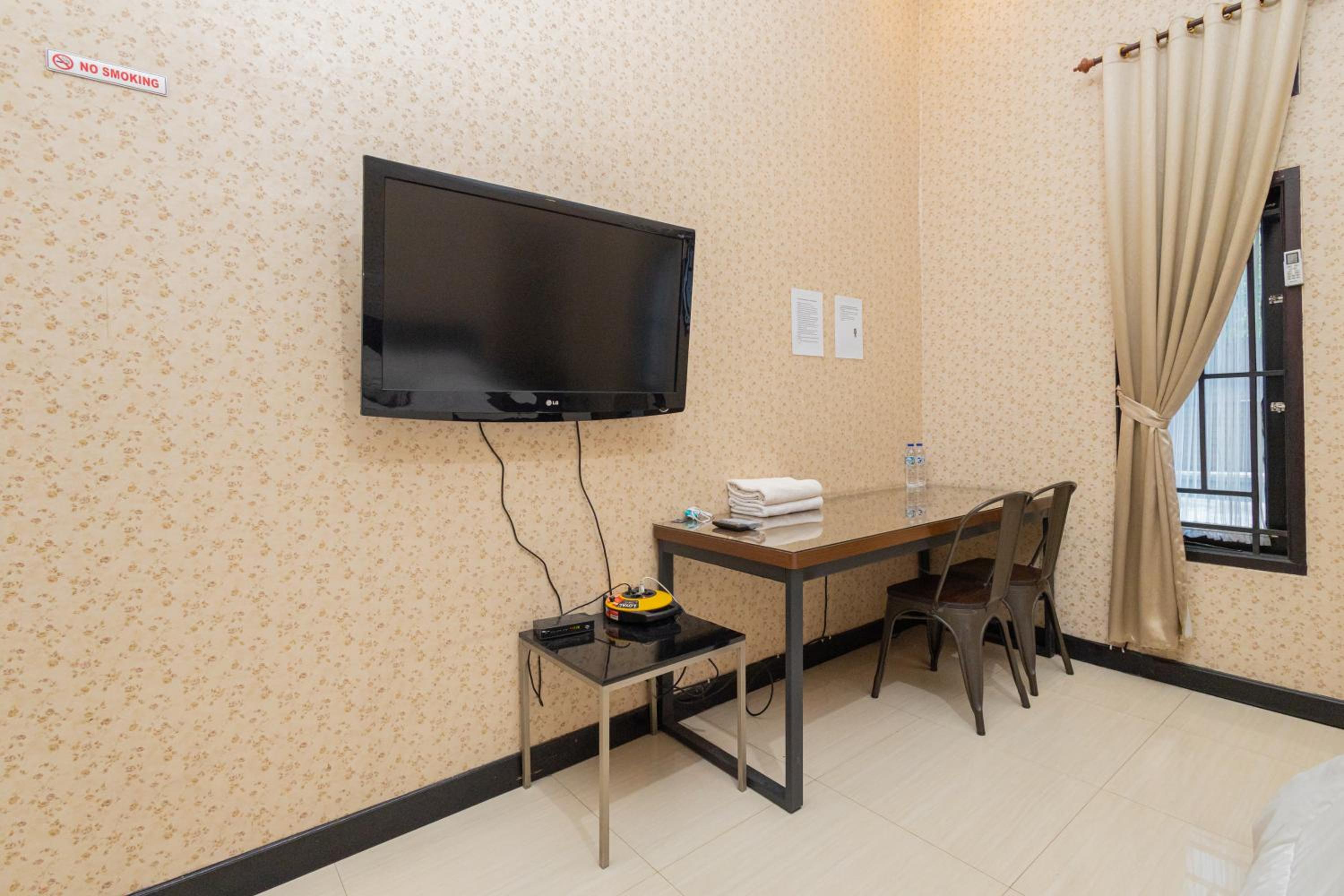 Deluxe Double Room - Photo 9