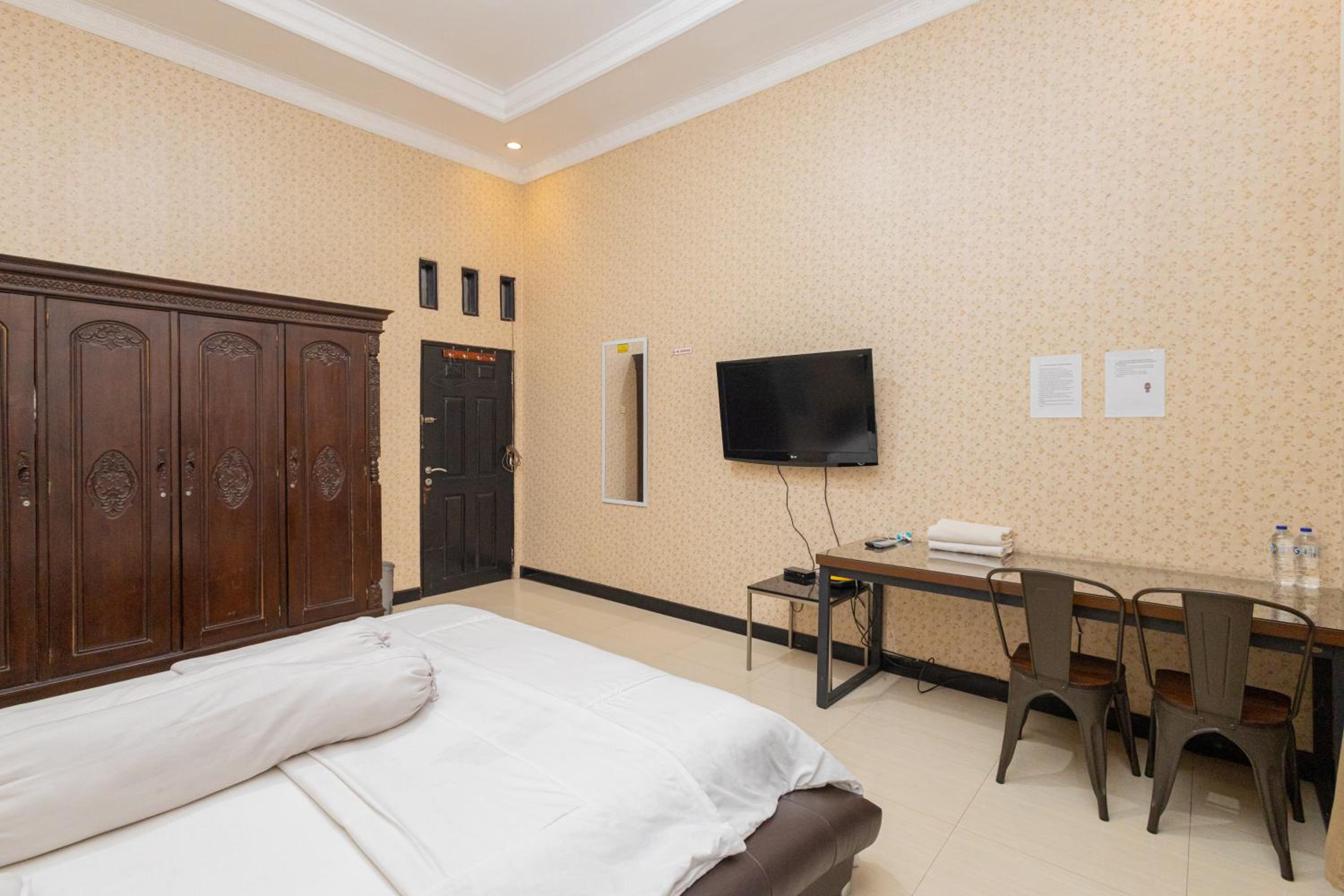 Deluxe Double Room - Photo 10
