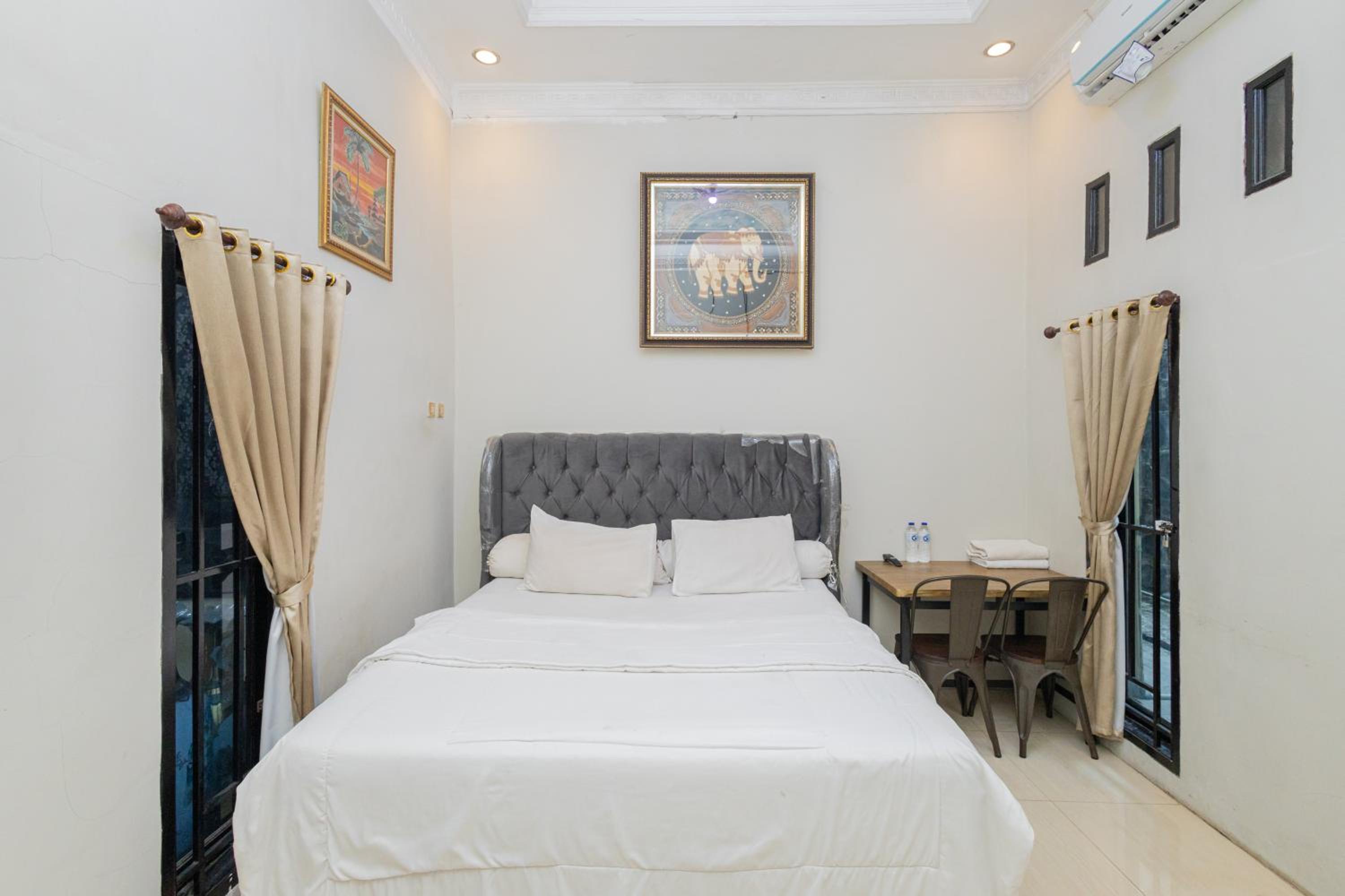 Standard Double Room - Photo 11