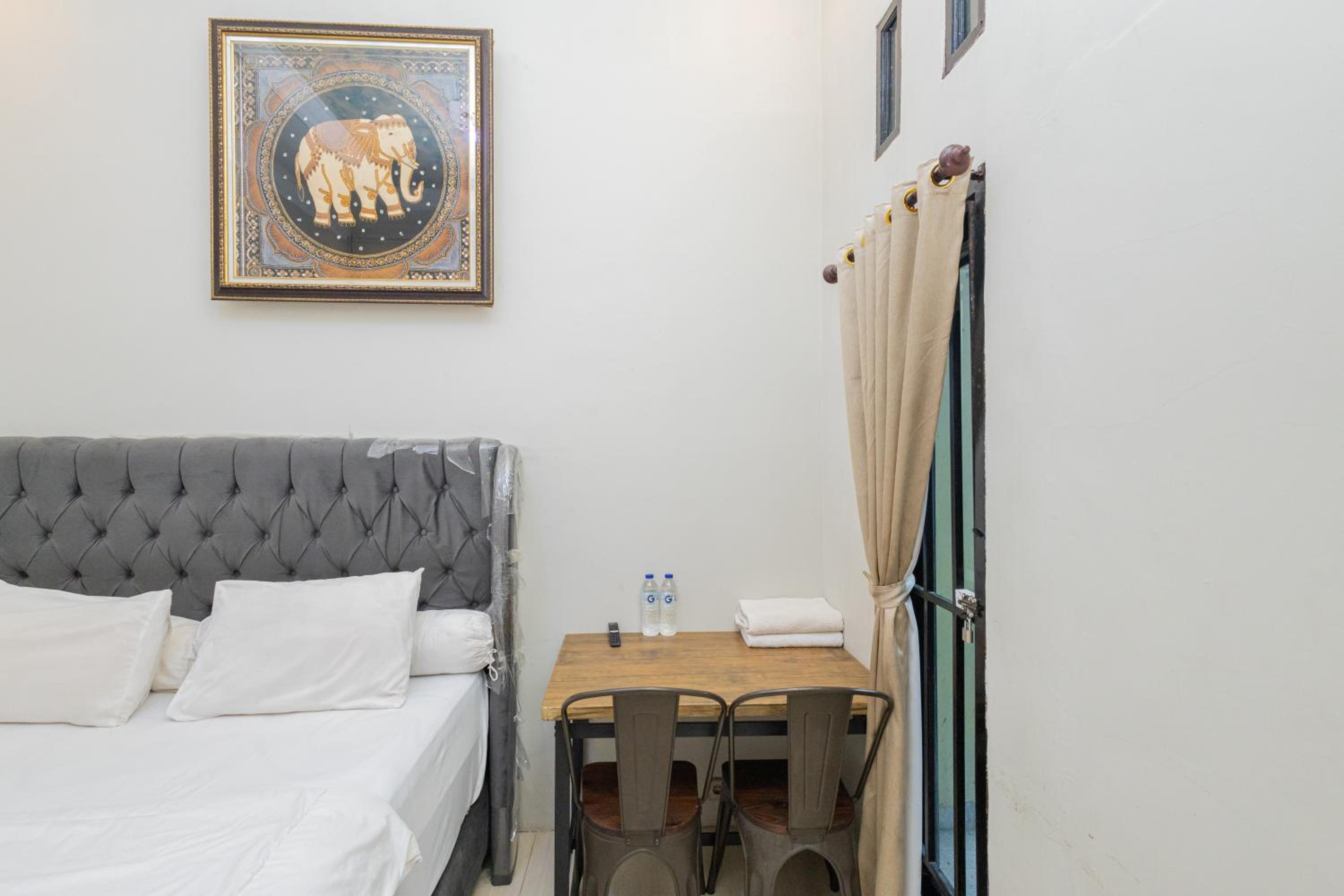 Standard Double Room - Photo 12