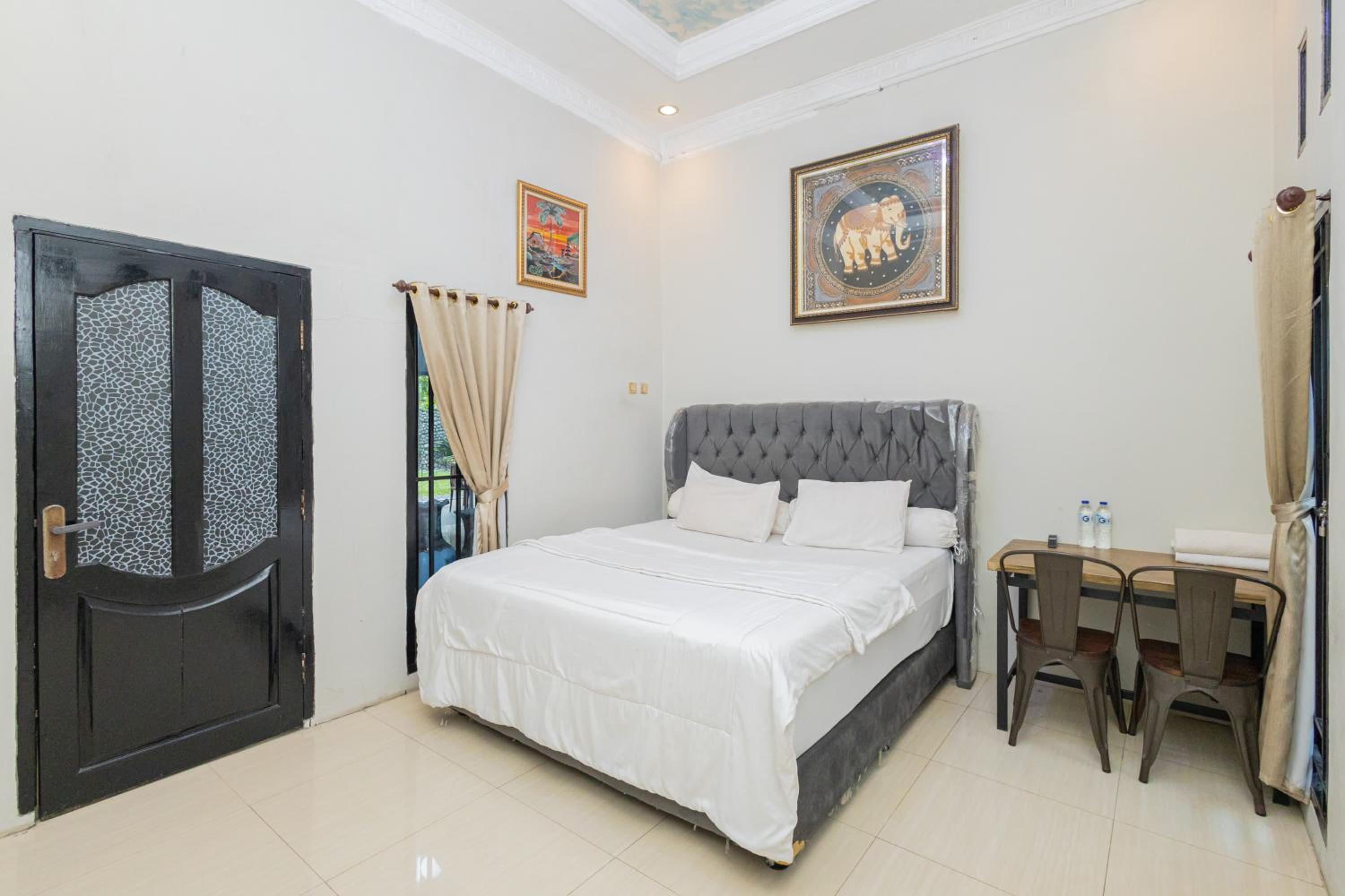 Standard Double Room - Photo 2