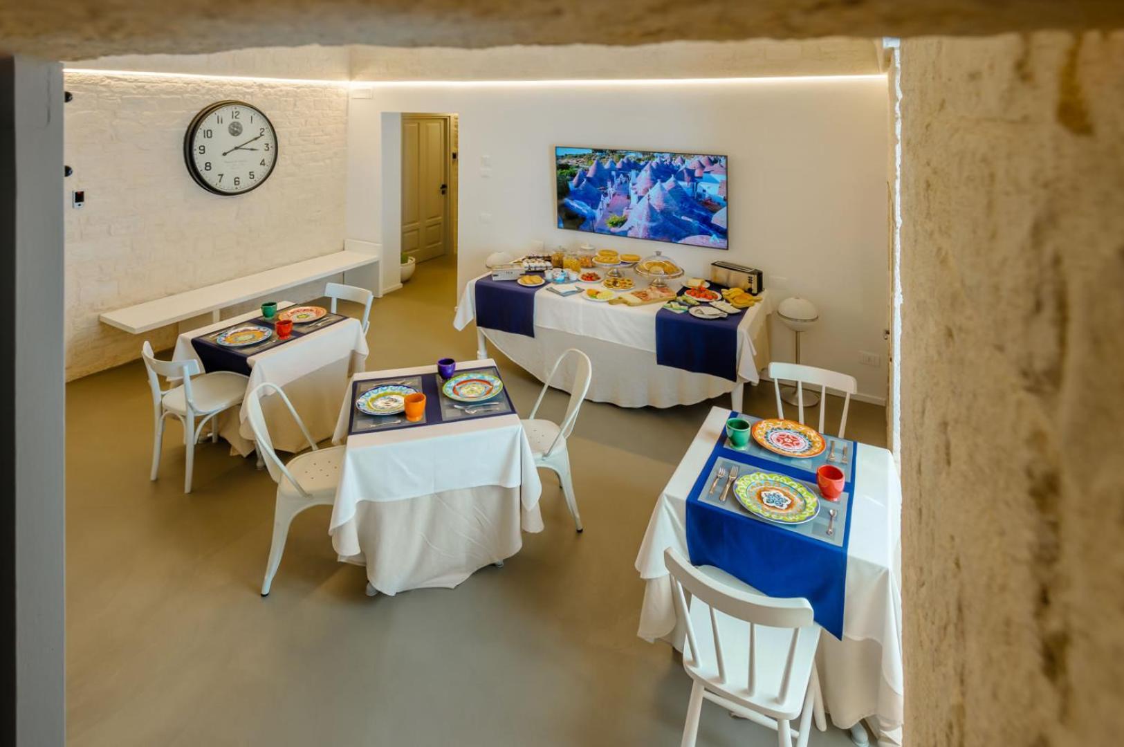 Deluxe King Suite - Photo 4