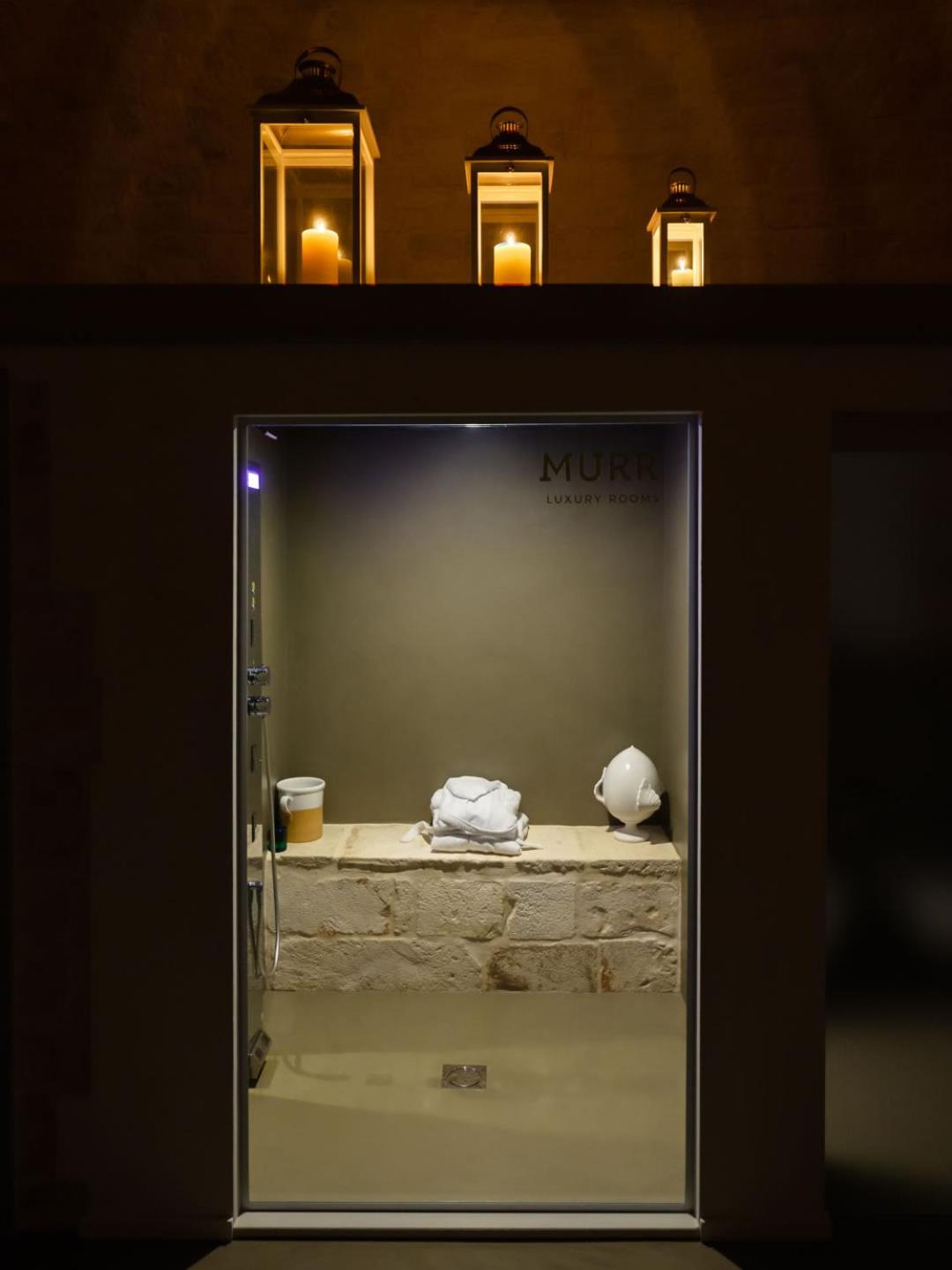 Deluxe King Suite - Photo 12