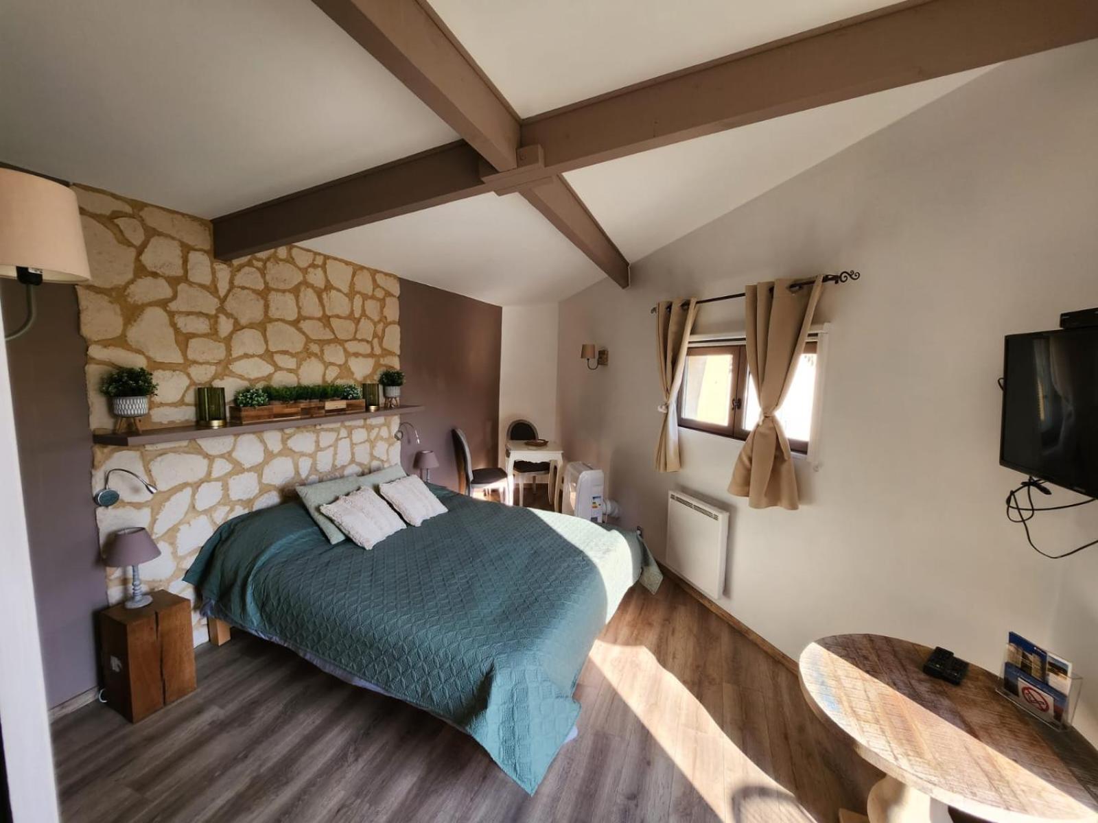 Queen Room photo 1