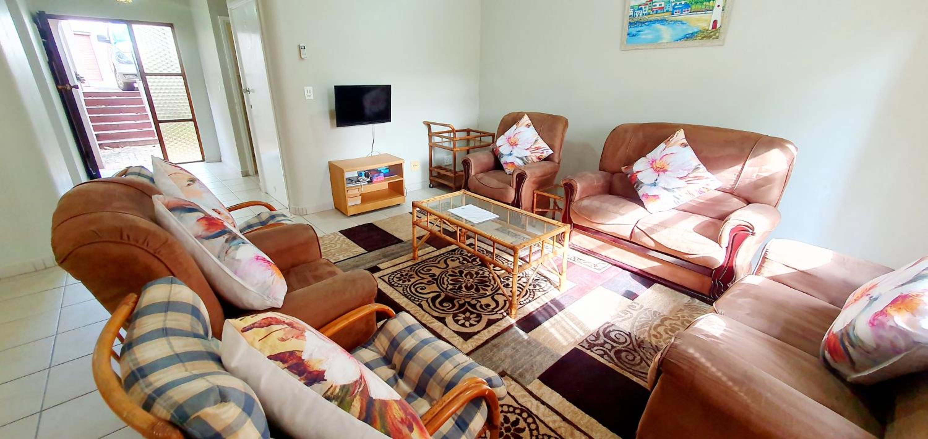 Three-Bedroom Apartment photo 2