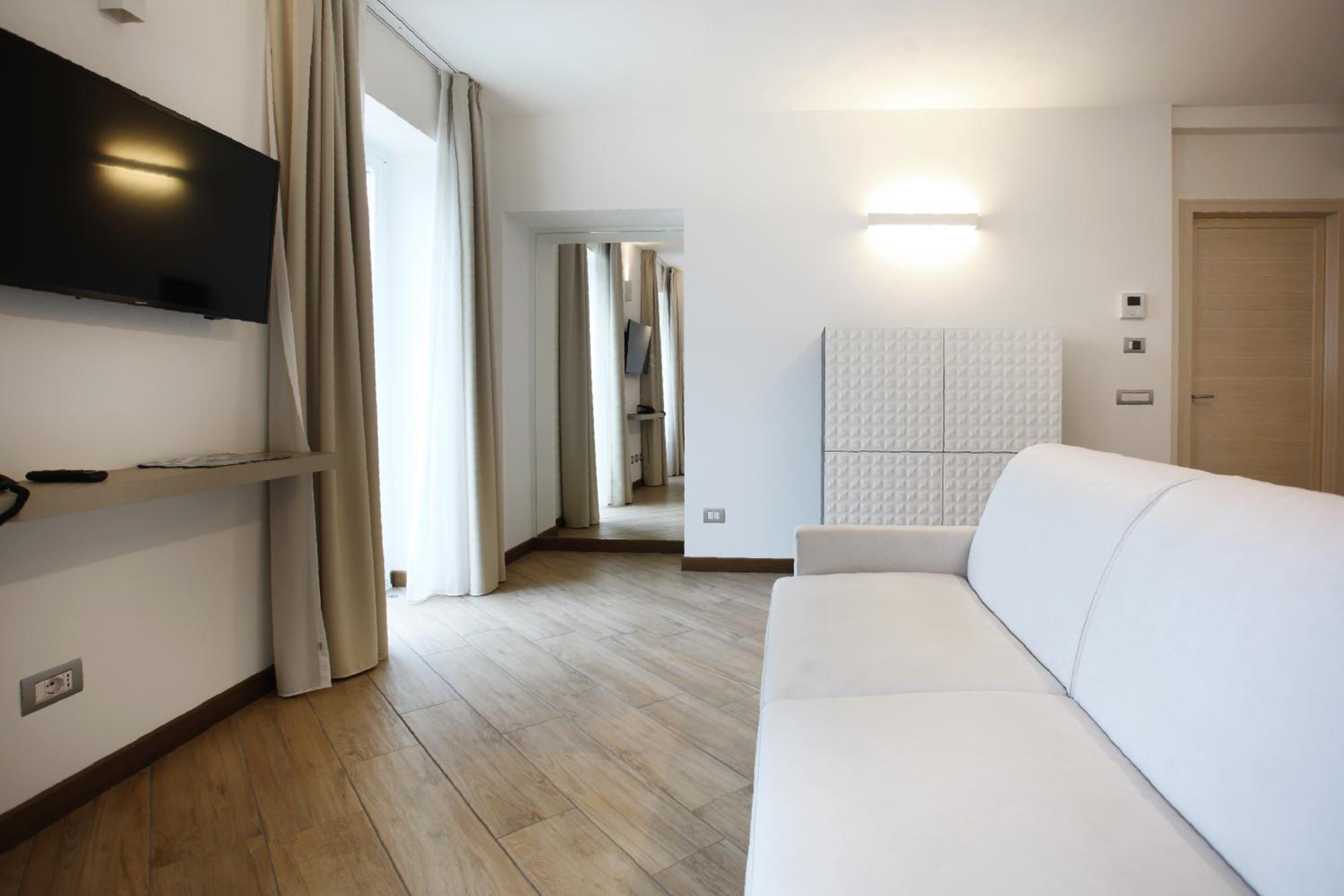 Suite with Lake View photo 3