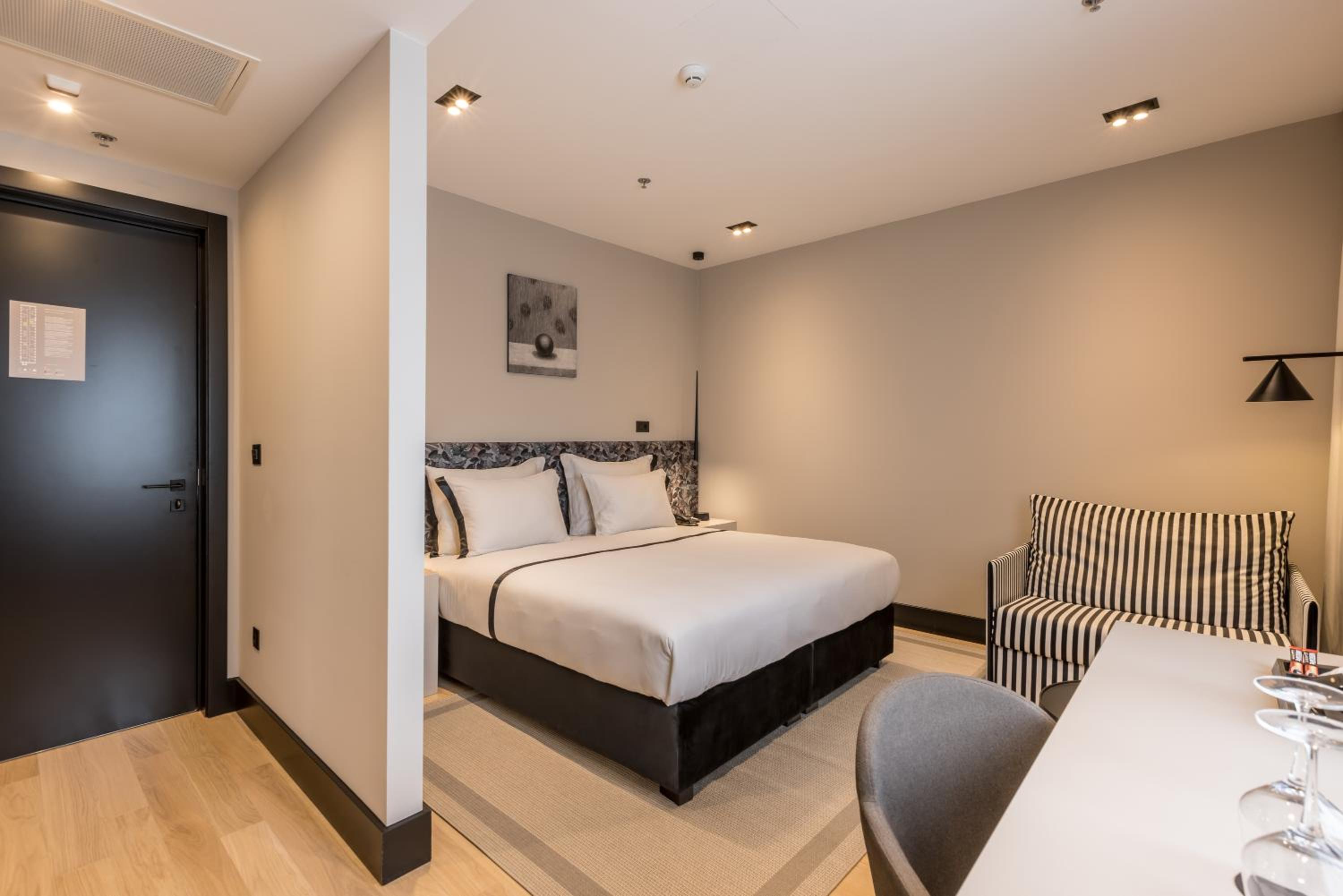 Superior King Room - Photo 1