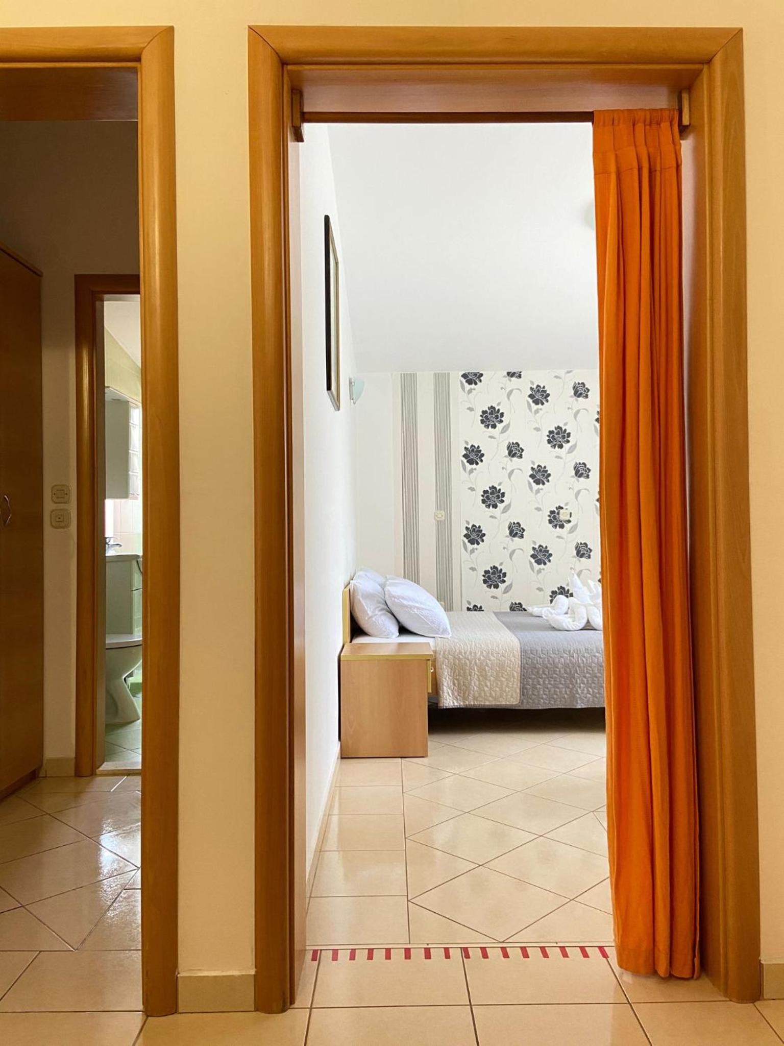 Studio with Balcony and Sea View - Photo 4