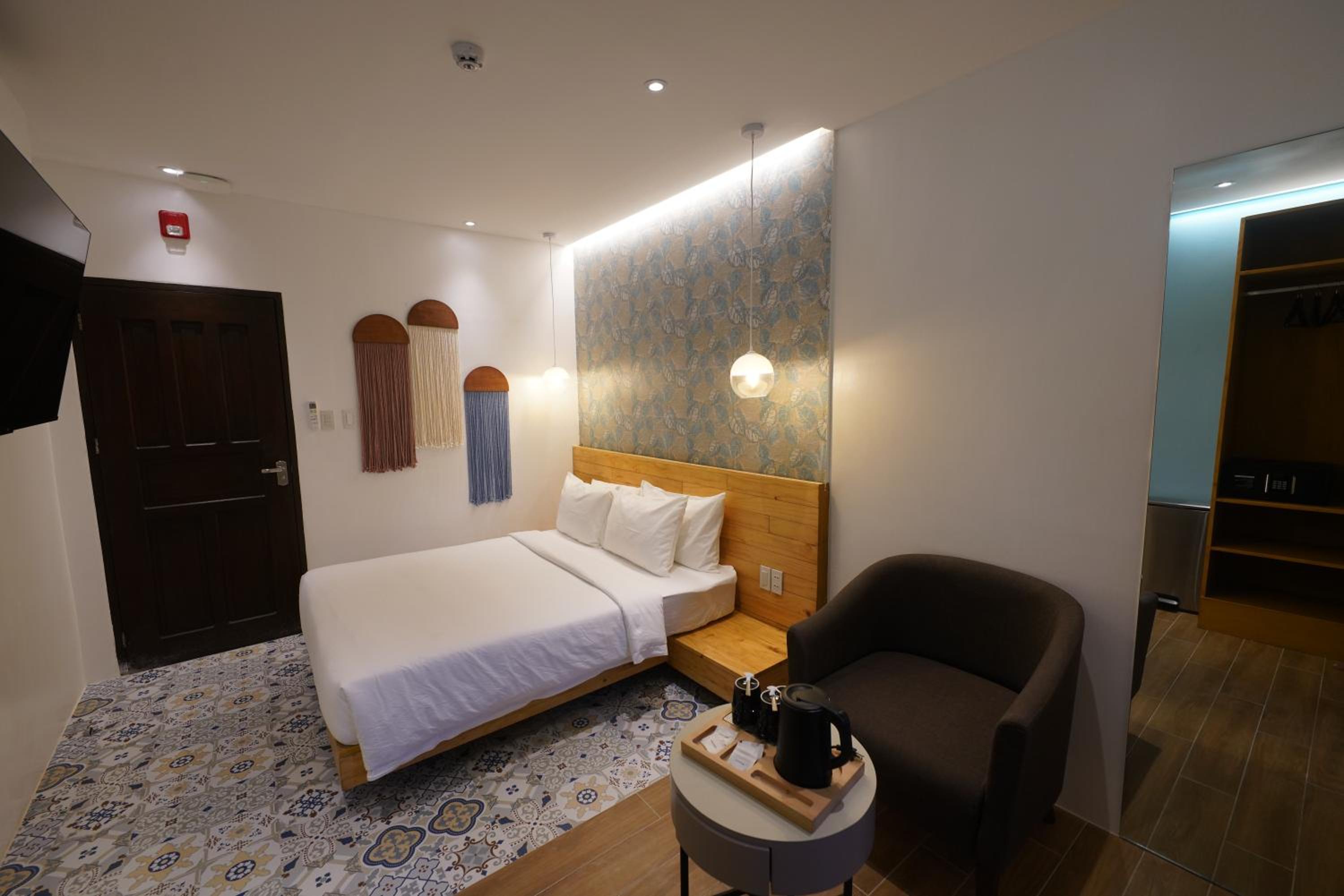 Standard Queen Room