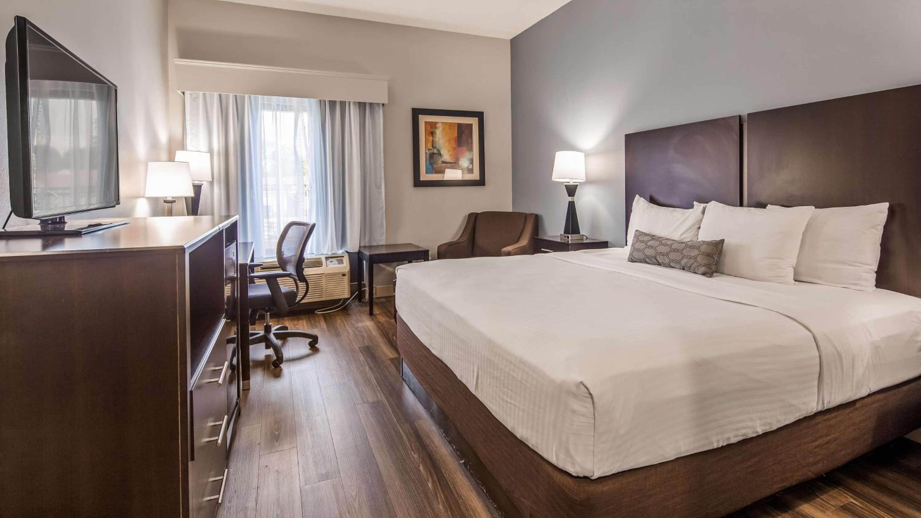 King Room - Non-Smoking - Photo 1