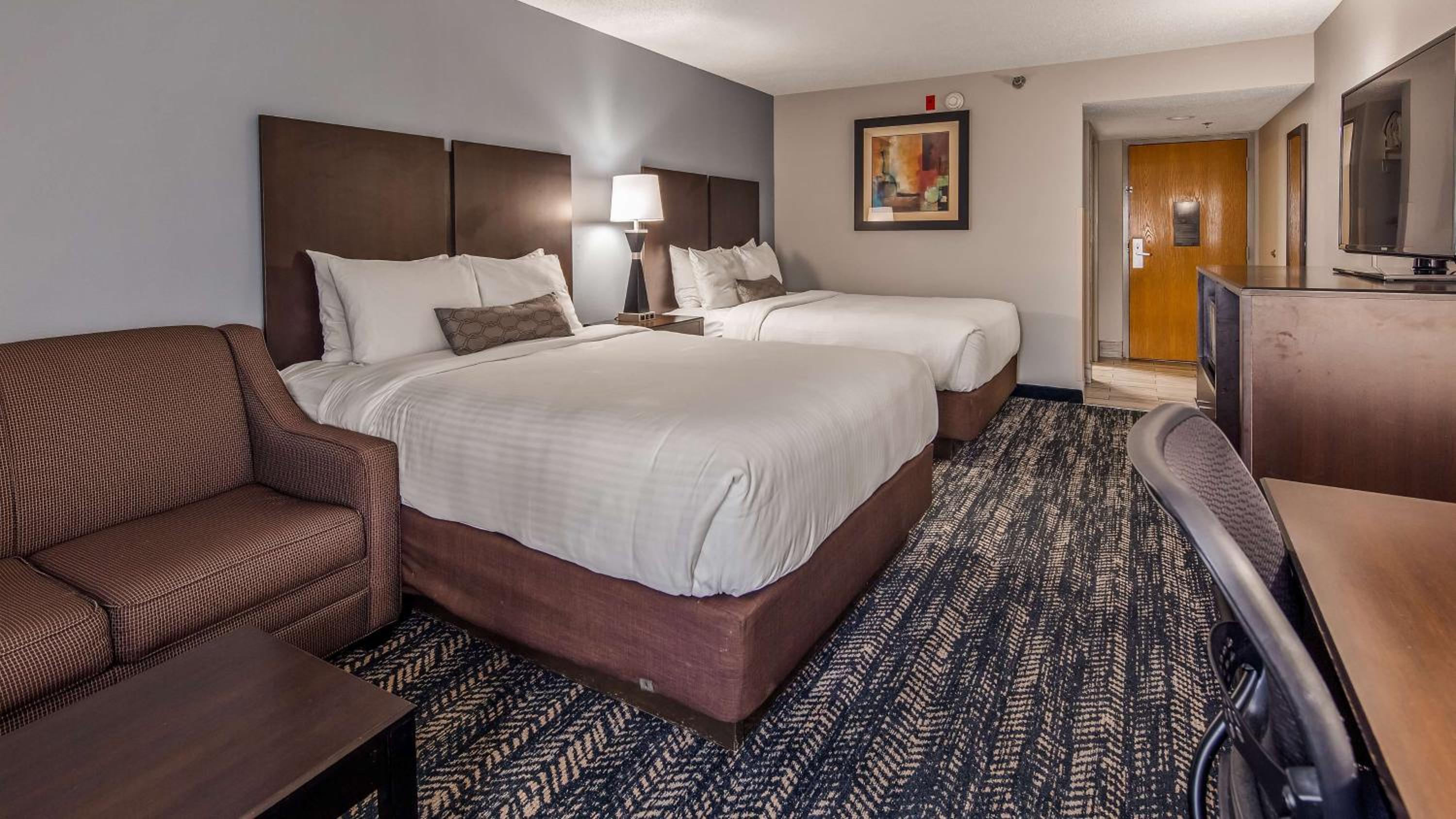 Queen Room with Two Queen Beds - Non-Smoking - Photo 4