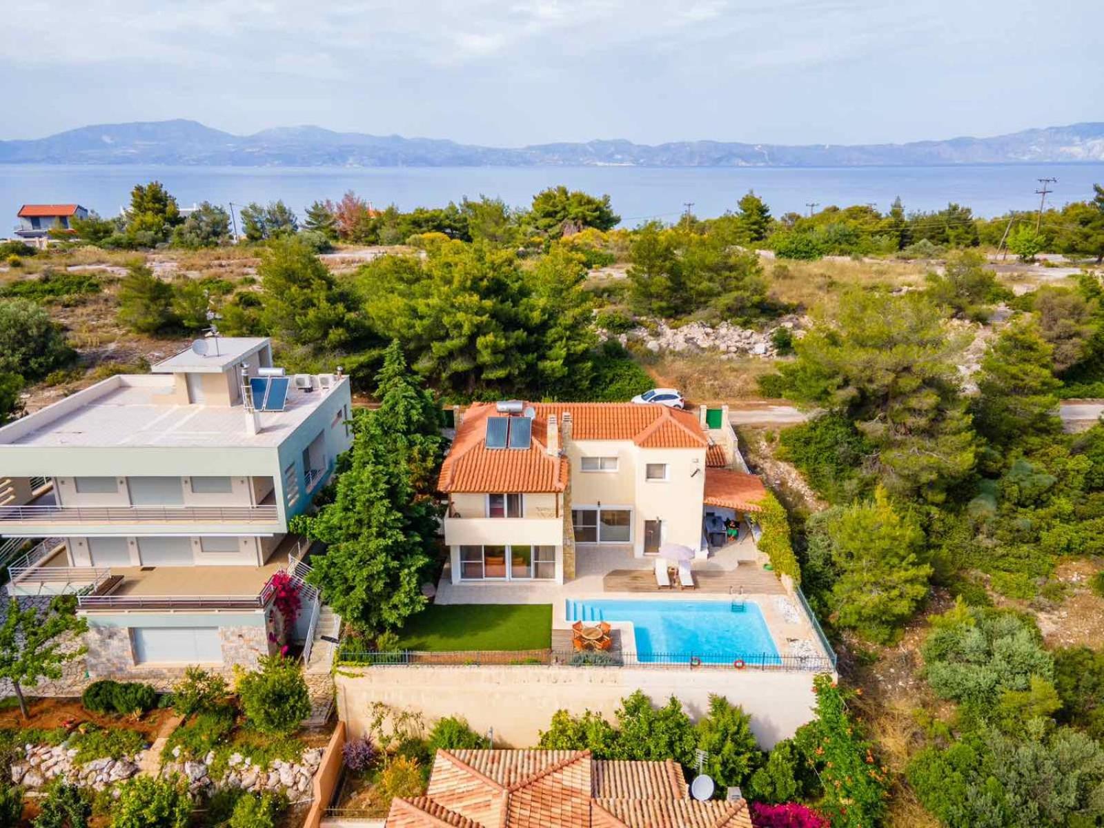 Villa photo 2