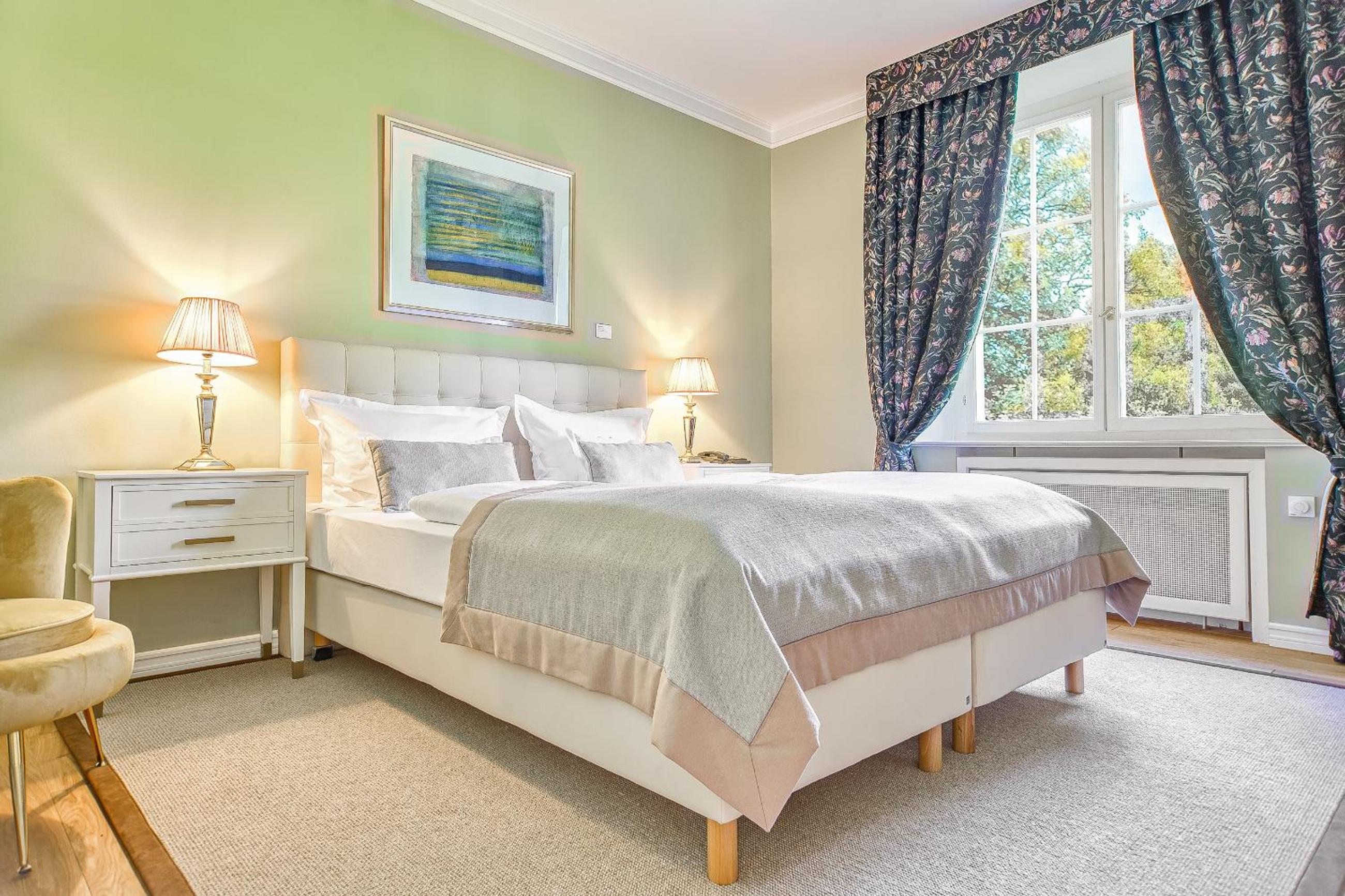 Deluxe Suite Gatehouse photo