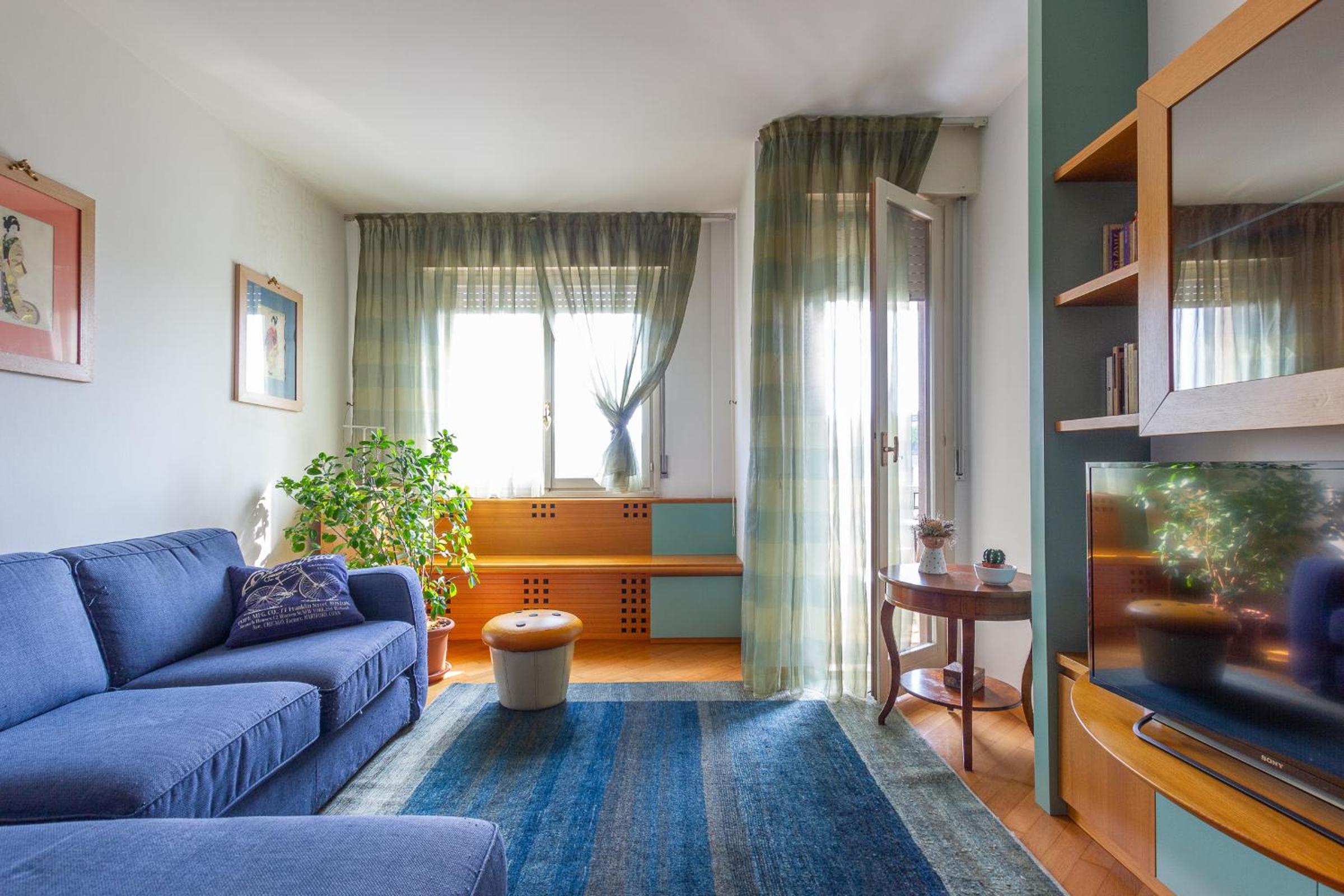 One-Bedroom Apartment photo 1