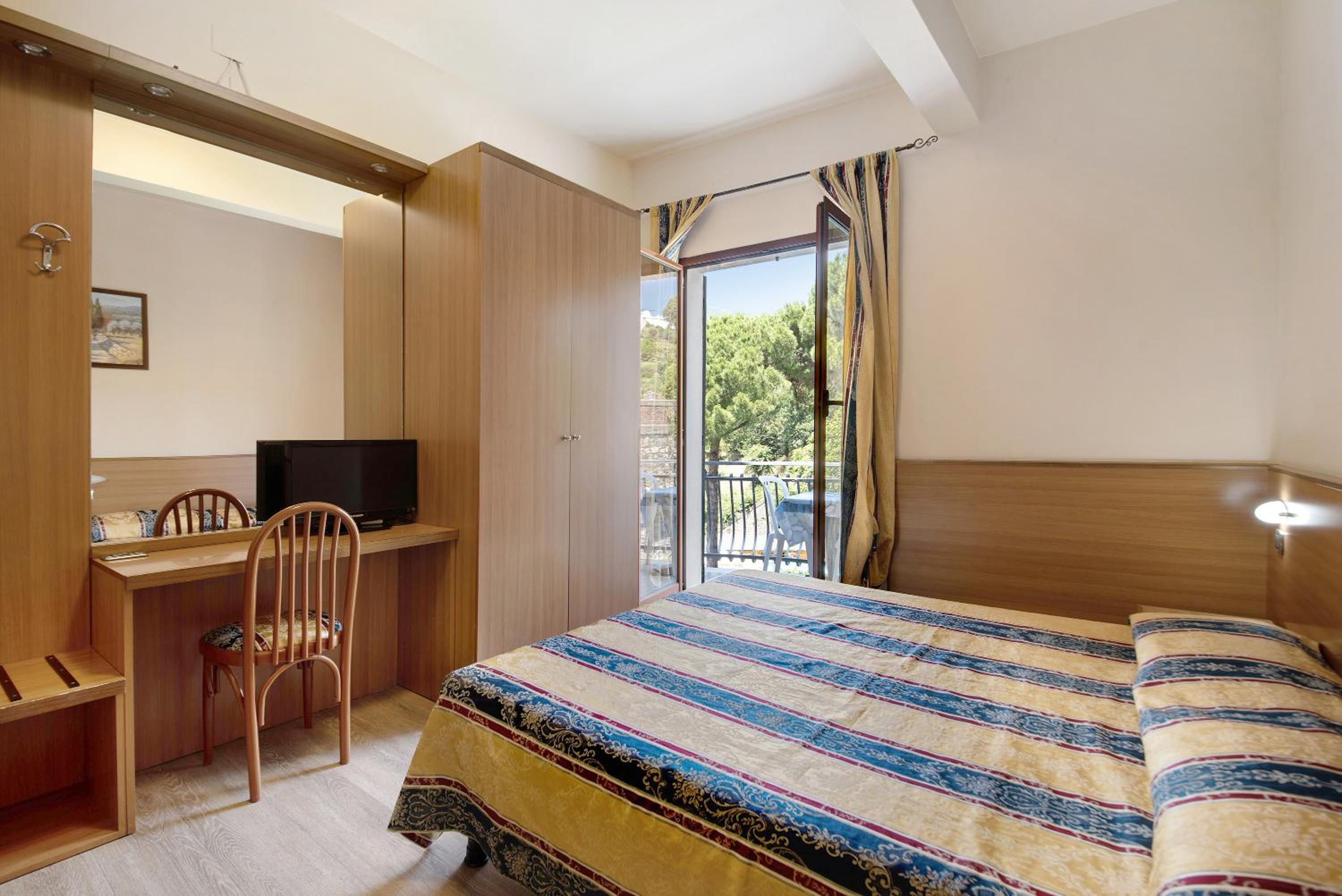 One-Bedroom Apartment with Garden View