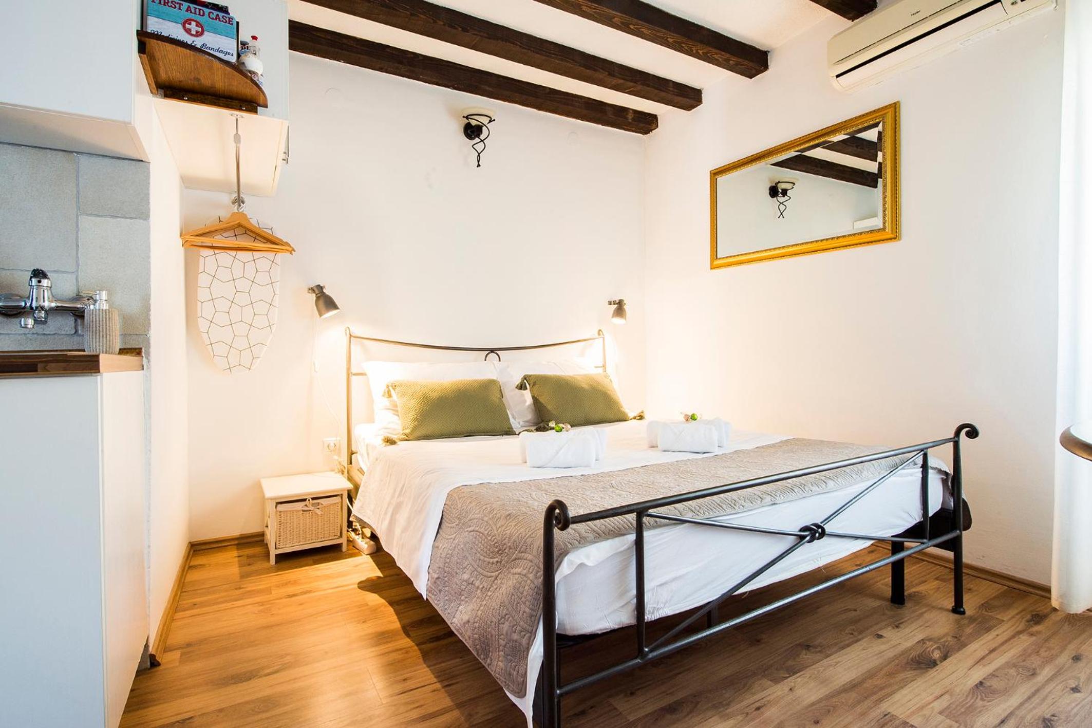Studio Apartment (first floor)