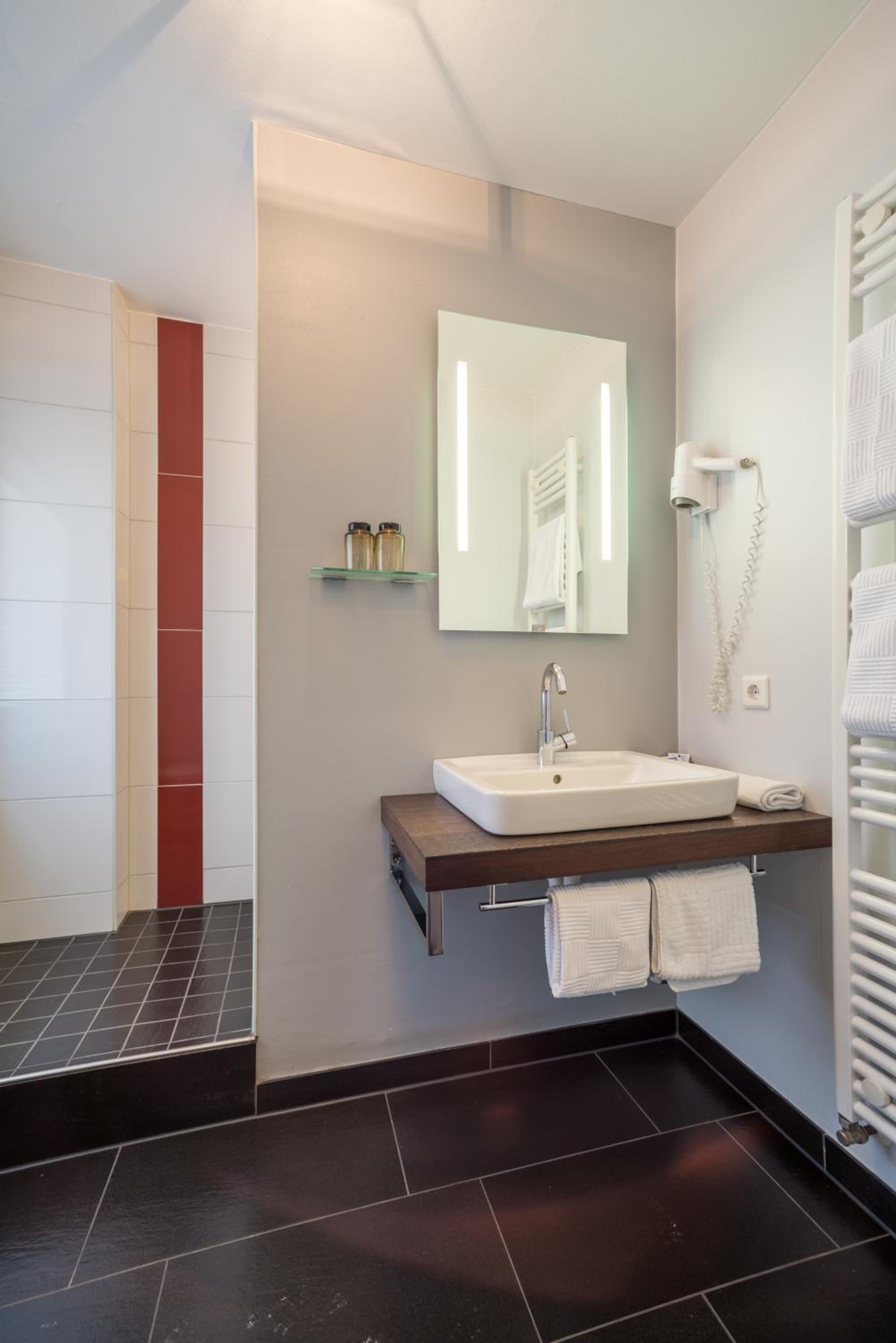 Double Room - Photo 6