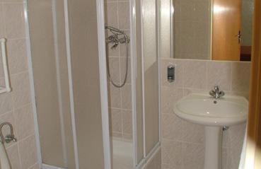 Double or Twin Room - Photo 2