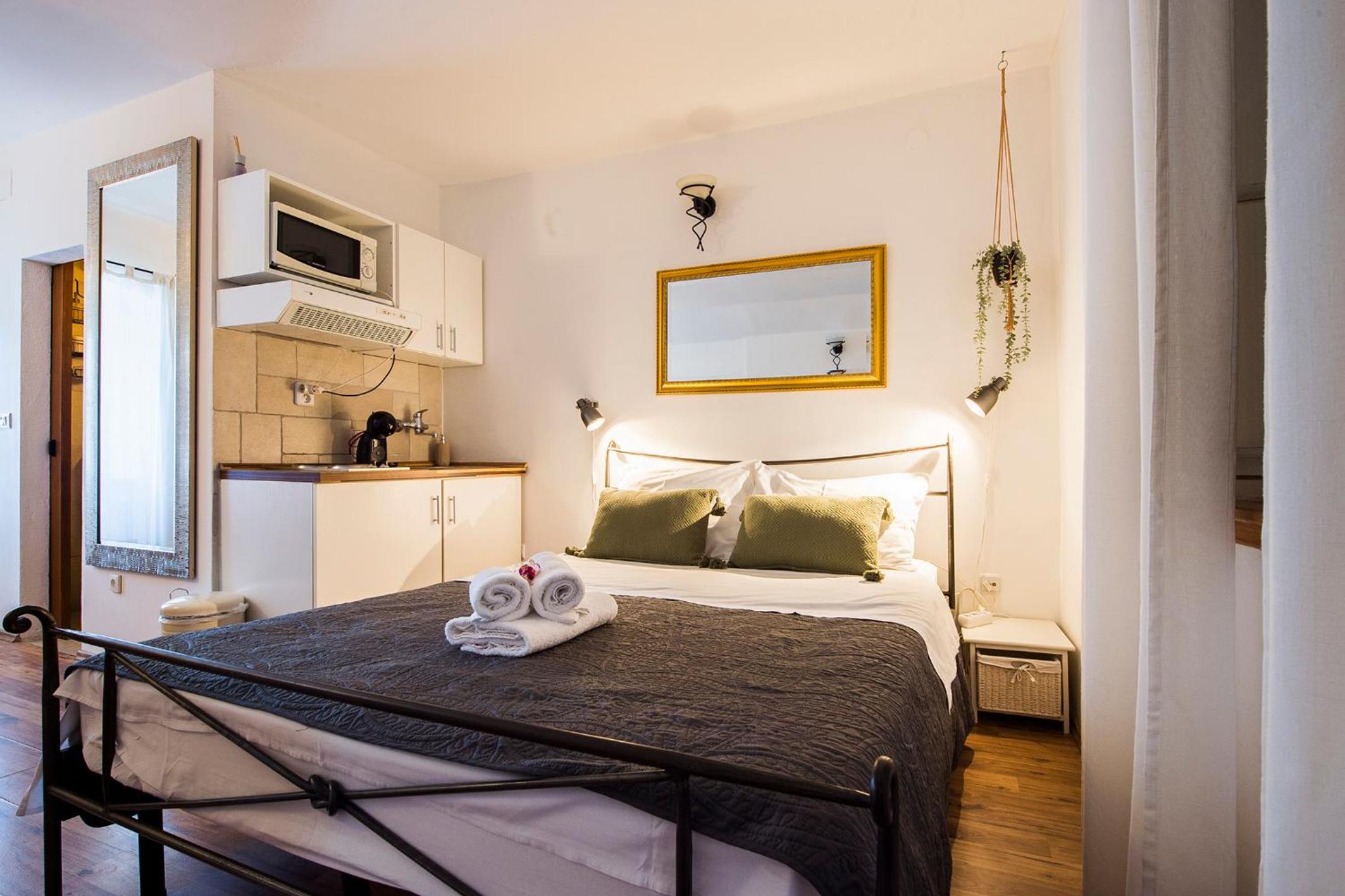 Studio Apartment - Top Floor