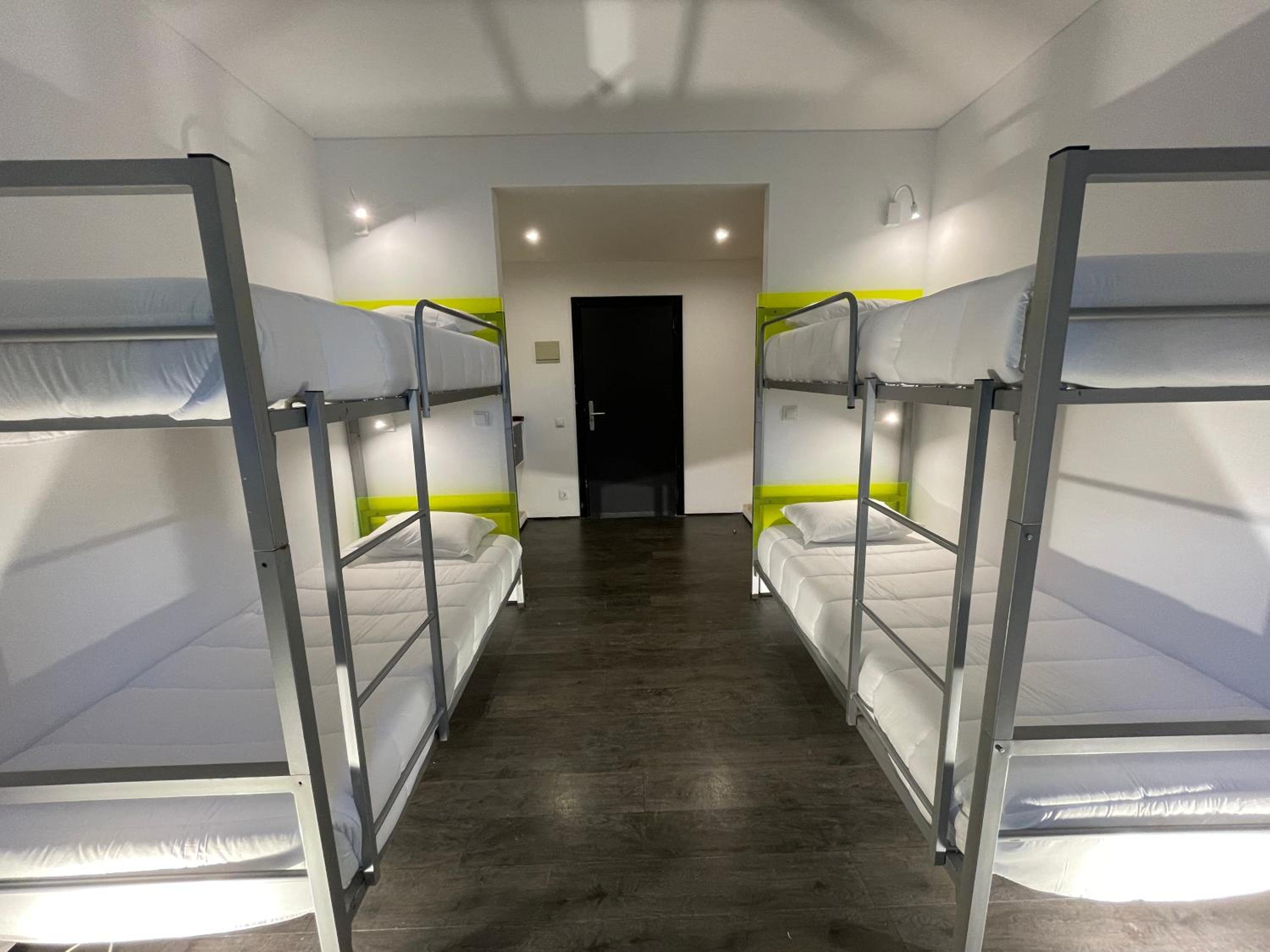 Bed in 4-Bed Male Dormitory Room photo 3